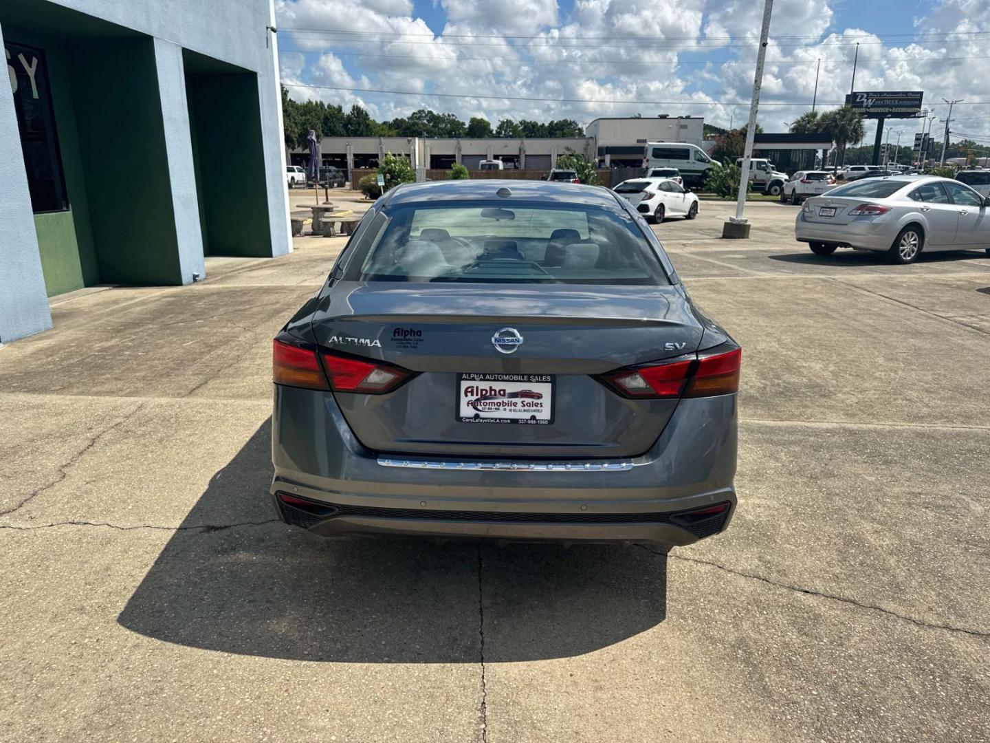 2021 Gray /Black Nissan Altima 2.5 SV Sedan (1N4BL4DV0MN) , Automatic transmission, located at 6904 Johnston St., Lafayette, LA, 70503, (337) 988-1960, 30.143589, -92.100601 - Photo#9