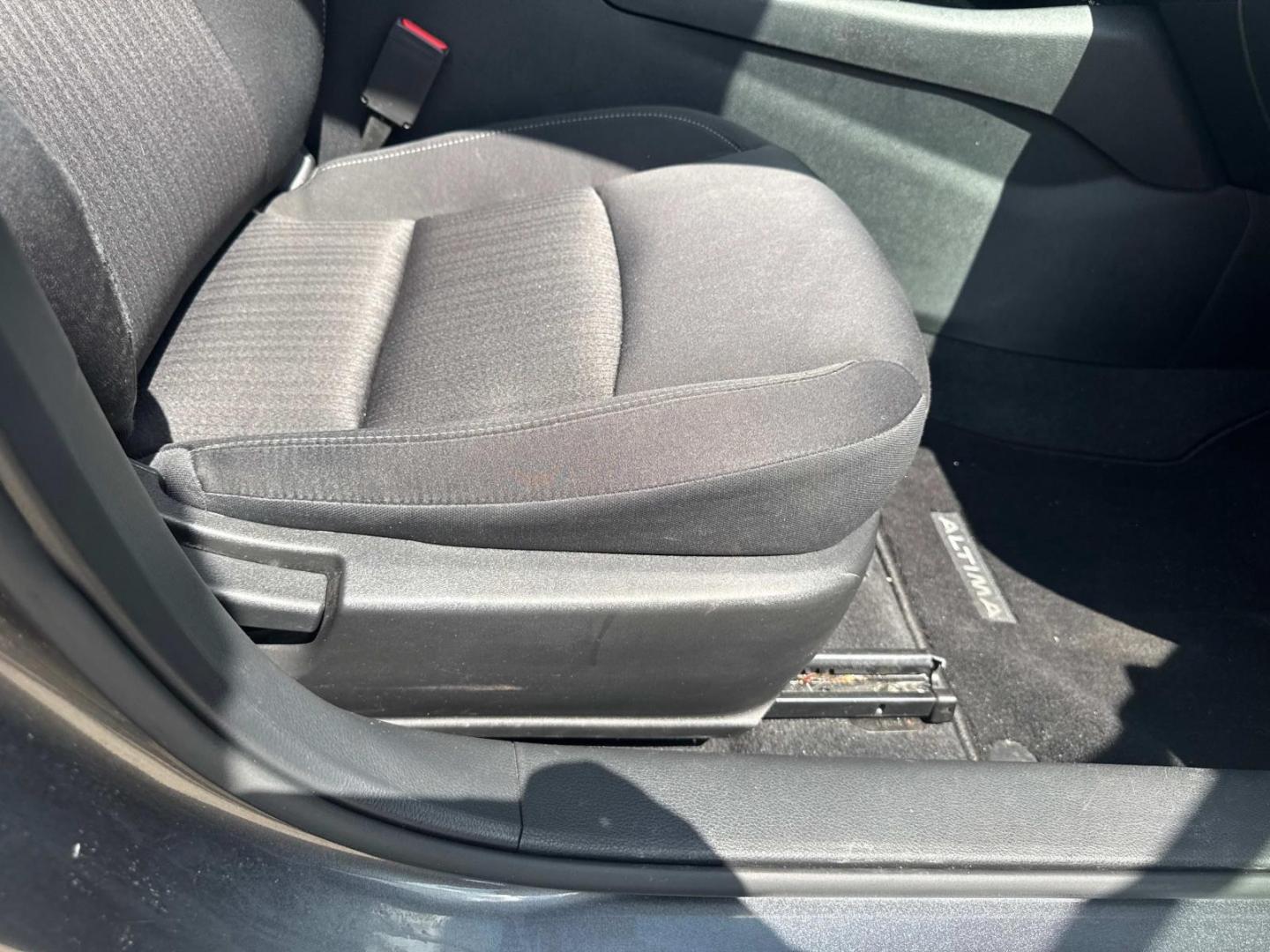 2021 Gray /Black Nissan Altima 2.5 SV Sedan (1N4BL4DV0MN) , Automatic transmission, located at 6904 Johnston St., Lafayette, LA, 70503, (337) 988-1960, 30.143589, -92.100601 - Photo#16