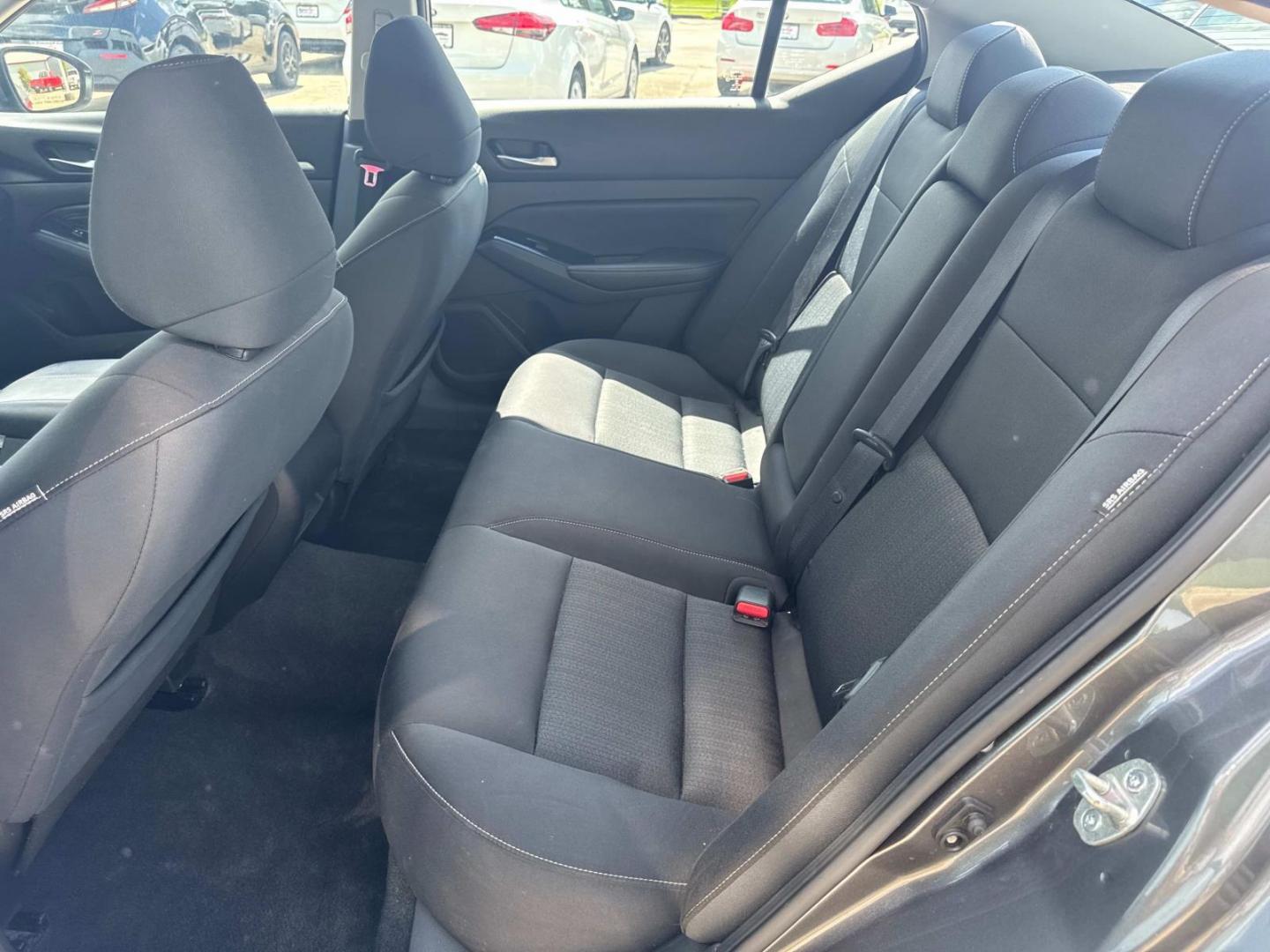2021 Gray /Black Nissan Altima 2.5 SV Sedan (1N4BL4DV0MN) , Automatic transmission, located at 6904 Johnston St., Lafayette, LA, 70503, (337) 988-1960, 30.143589, -92.100601 - Photo#20