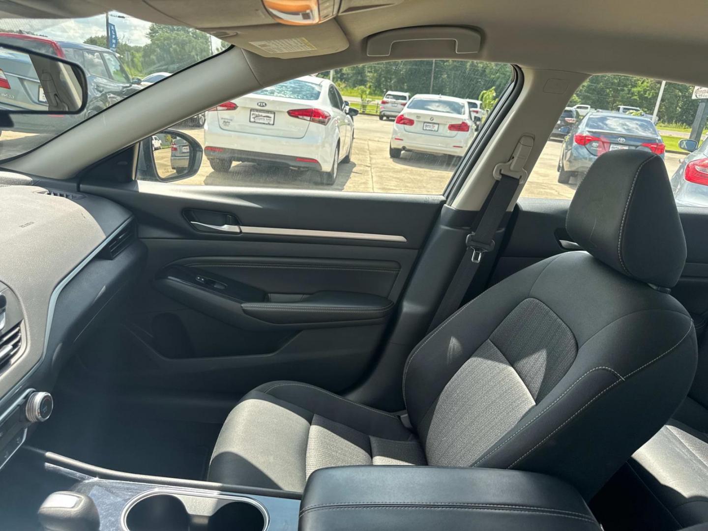 2021 Gray /Black Nissan Altima 2.5 SV Sedan (1N4BL4DV0MN) , Automatic transmission, located at 6904 Johnston St., Lafayette, LA, 70503, (337) 988-1960, 30.143589, -92.100601 - Photo#21