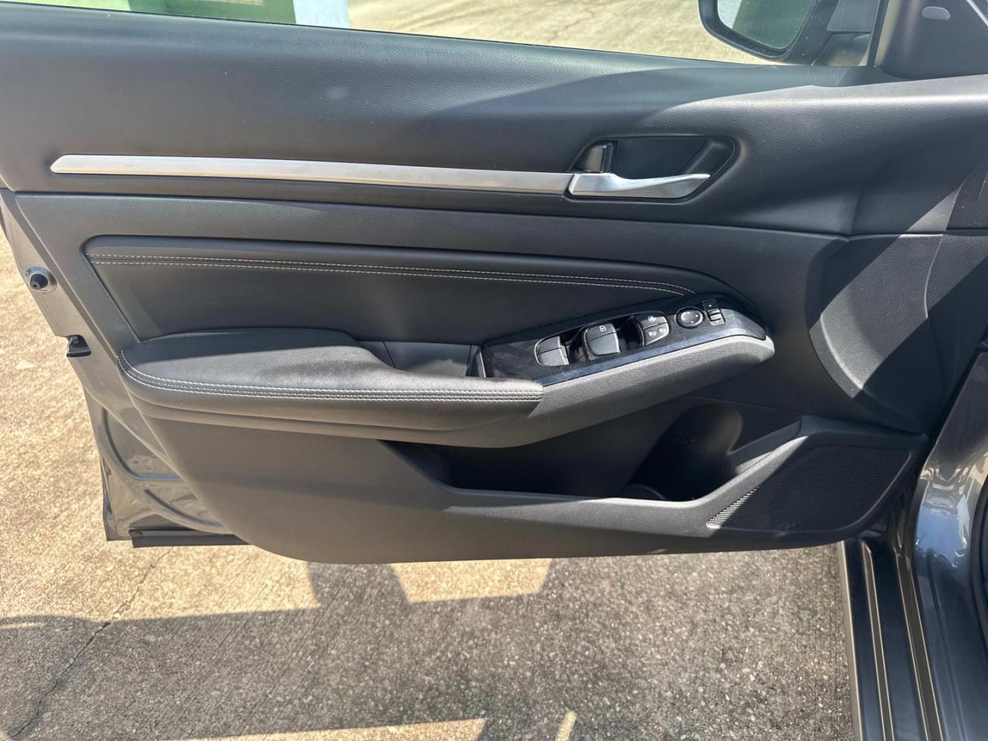 2021 Gray /Black Nissan Altima 2.5 SV Sedan (1N4BL4DV0MN) , Automatic transmission, located at 6904 Johnston St., Lafayette, LA, 70503, (337) 988-1960, 30.143589, -92.100601 - Photo#24