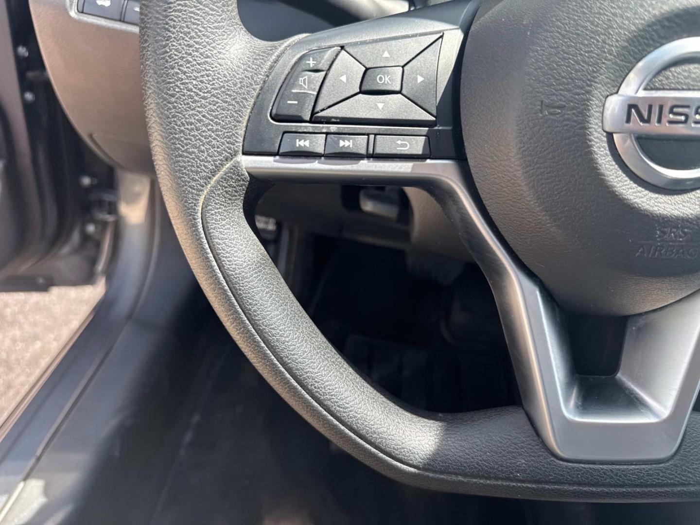 2021 Gray /Black Nissan Altima 2.5 SV Sedan (1N4BL4DV0MN) , Automatic transmission, located at 6904 Johnston St., Lafayette, LA, 70503, (337) 988-1960, 30.143589, -92.100601 - Photo#27