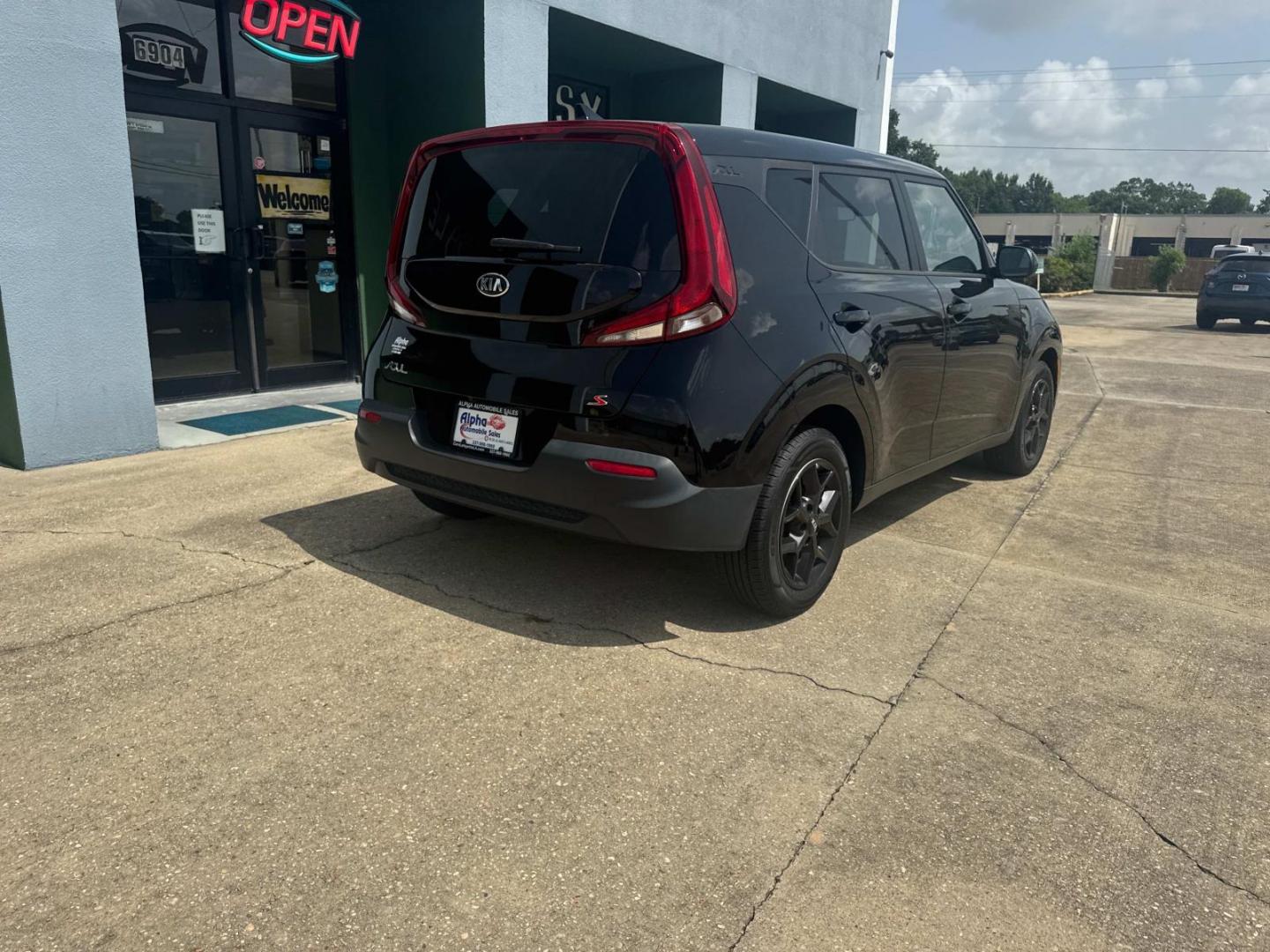 2021 Cherry Black /Black Kia Soul S IVT (KNDJ23AU1M7) , Automatic transmission, located at 6904 Johnston St., Lafayette, LA, 70503, (337) 988-1960, 30.143589, -92.100601 - Photo#13