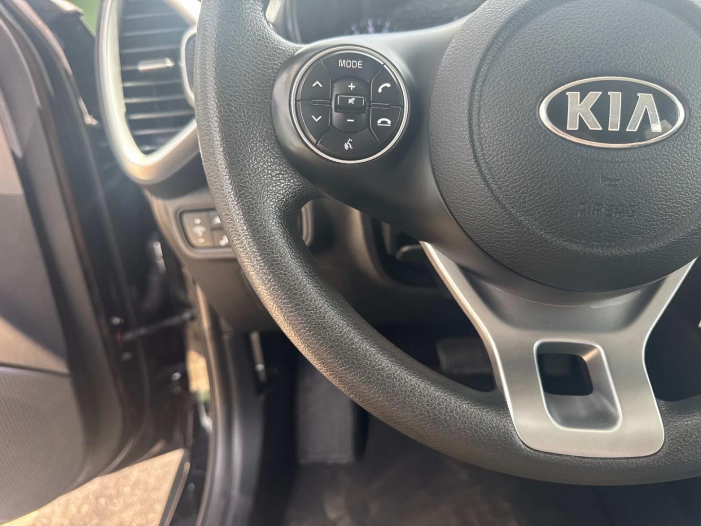 2021 Cherry Black /Black Kia Soul S IVT (KNDJ23AU1M7) , Automatic transmission, located at 6904 Johnston St., Lafayette, LA, 70503, (337) 988-1960, 30.143589, -92.100601 - Photo#30