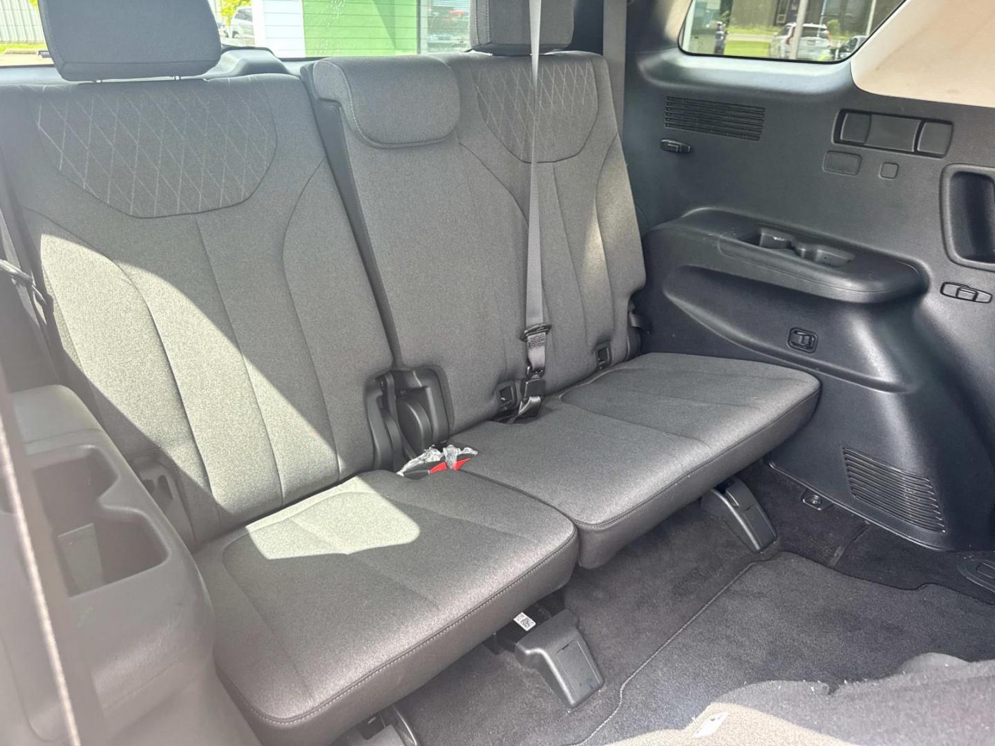 2020 Silver /Black Hyundai Palisade SEL FWD (KM8R24HE1LU) , Automatic transmission, located at 6904 Johnston St., Lafayette, LA, 70503, (337) 988-1960, 30.143589, -92.100601 - Photo#15