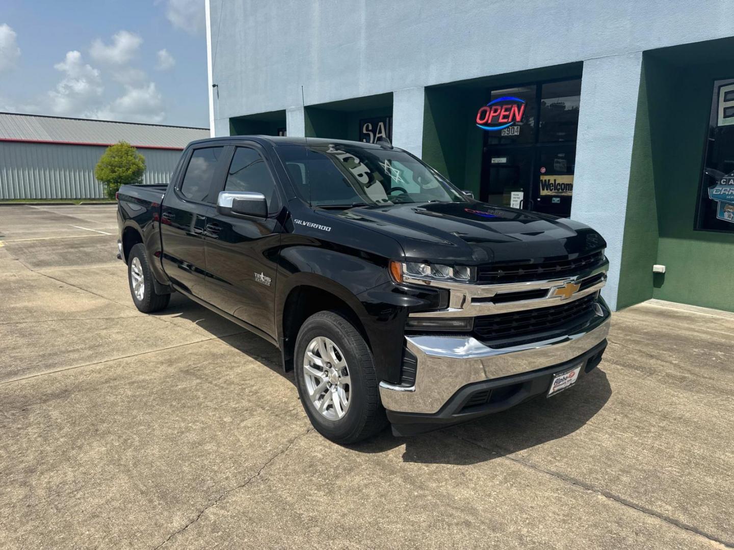 2019 Black /Jet Black Chevrolet Silverado 1500 2WD Crew Cab 147 LT (3GCPWCEKXKG) , N/A transmission, located at 6904 Johnston St., Lafayette, LA, 70503, (337) 988-1960, 30.143589, -92.100601 - Photo#1