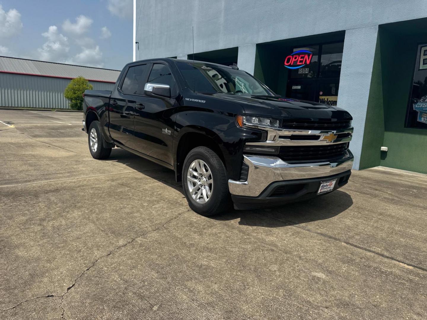 2019 Black /Jet Black Chevrolet Silverado 1500 2WD Crew Cab 147 LT (3GCPWCEKXKG) , N/A transmission, located at 6904 Johnston St., Lafayette, LA, 70503, (337) 988-1960, 30.143589, -92.100601 - Photo#2