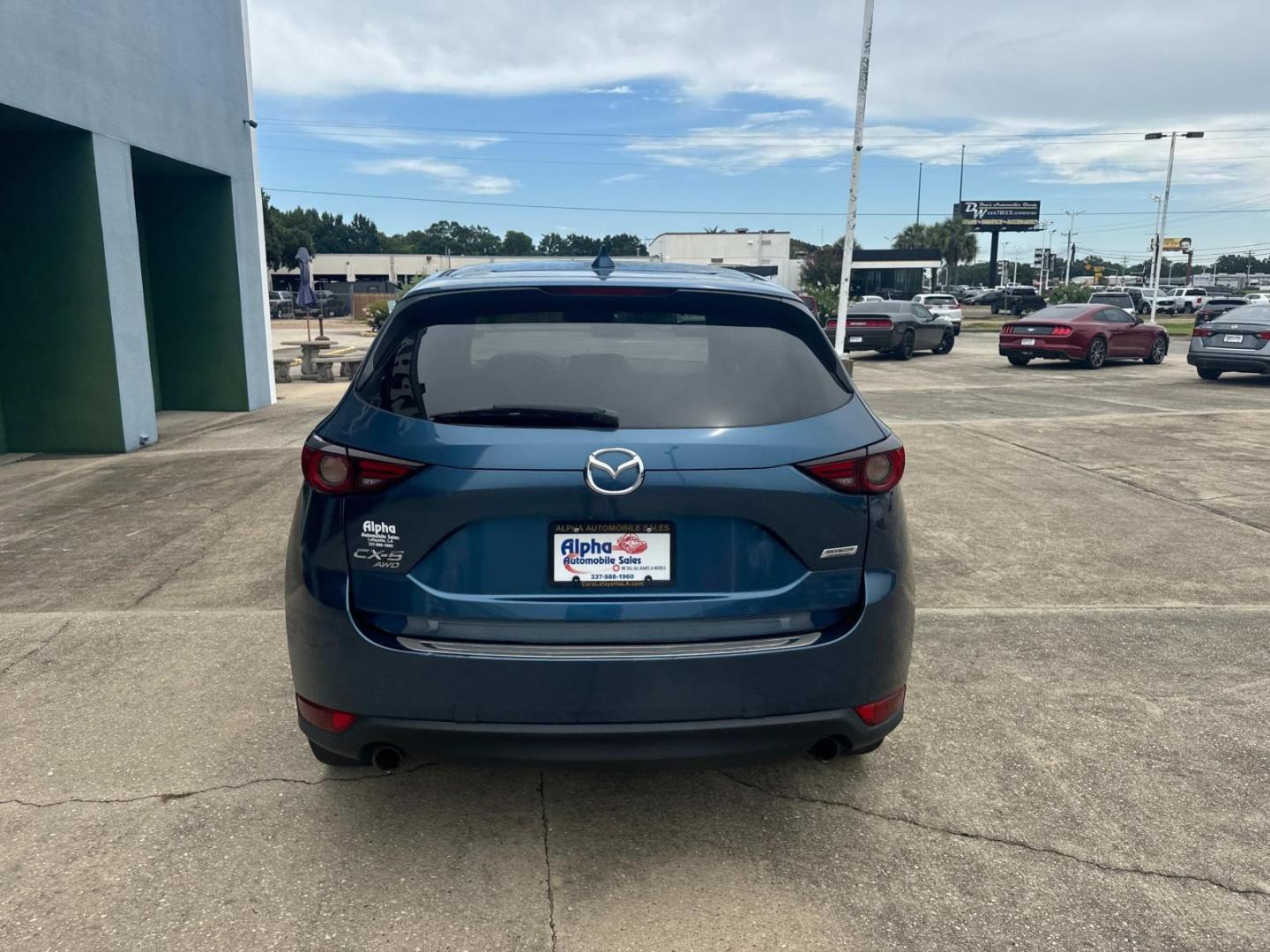 2018 Deep Crystal Blue Mica /Black Mazda CX-5 Grand Touring AWD (JM3KFBDM3J0) , Automatic transmission, located at 6904 Johnston St., Lafayette, LA, 70503, (337) 988-1960, 30.143589, -92.100601 - Photo#10