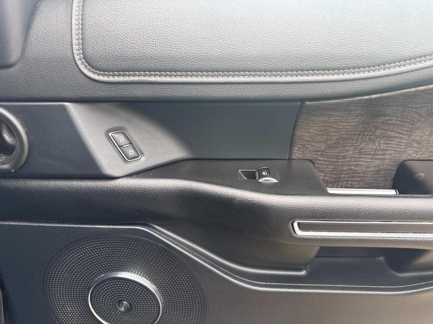 2020 Agate Black /Ebony Ford Expedition Max Limited 4x2 (1FMJK1KT0LE) , N/A transmission, located at 6904 Johnston St., Lafayette, LA, 70503, (337) 988-1960, 30.143589, -92.100601 - Photo#21
