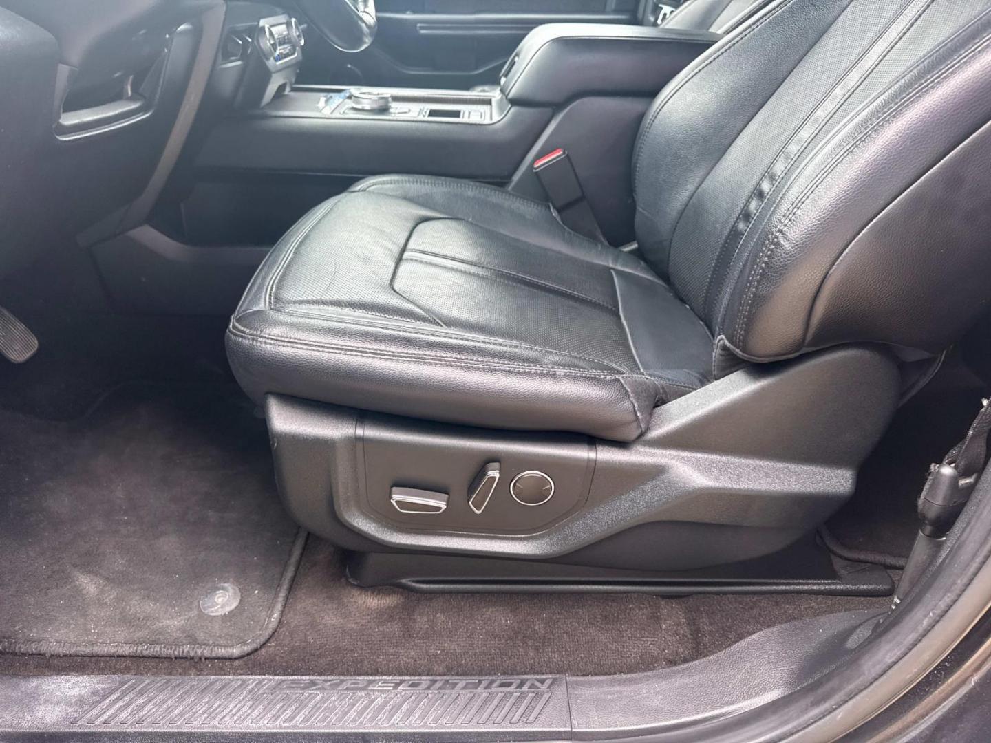 2020 Agate Black /Ebony Ford Expedition Max Limited 4x2 (1FMJK1KT0LE) , N/A transmission, located at 6904 Johnston St., Lafayette, LA, 70503, (337) 988-1960, 30.143589, -92.100601 - Photo#24