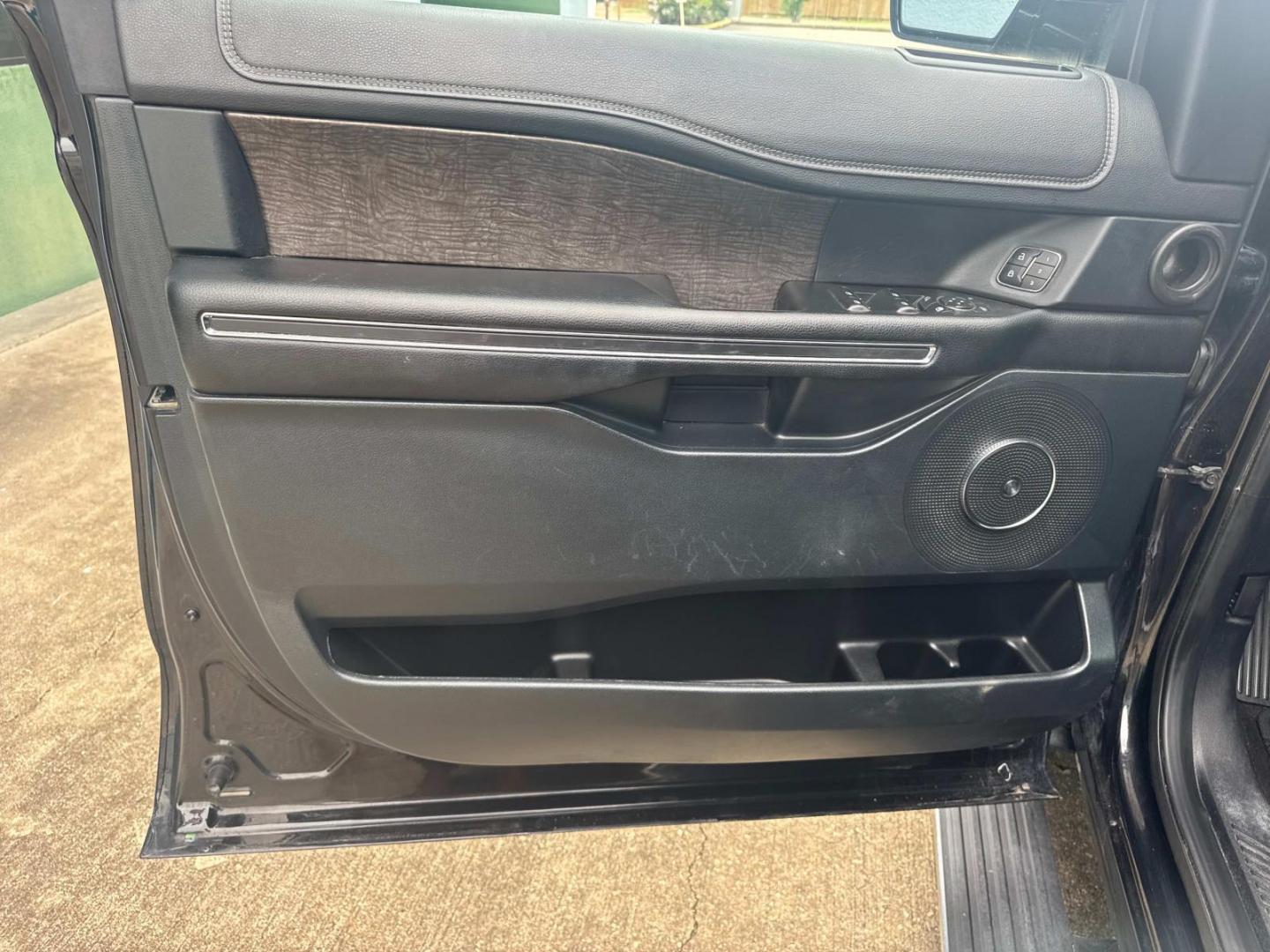 2020 Agate Black /Ebony Ford Expedition Max Limited 4x2 (1FMJK1KT0LE) , N/A transmission, located at 6904 Johnston St., Lafayette, LA, 70503, (337) 988-1960, 30.143589, -92.100601 - Photo#26