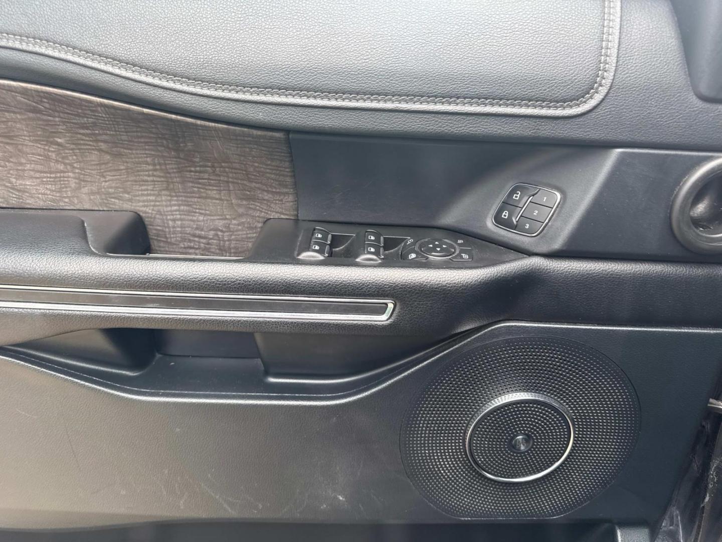 2020 Agate Black /Ebony Ford Expedition Max Limited 4x2 (1FMJK1KT0LE) , N/A transmission, located at 6904 Johnston St., Lafayette, LA, 70503, (337) 988-1960, 30.143589, -92.100601 - Photo#27