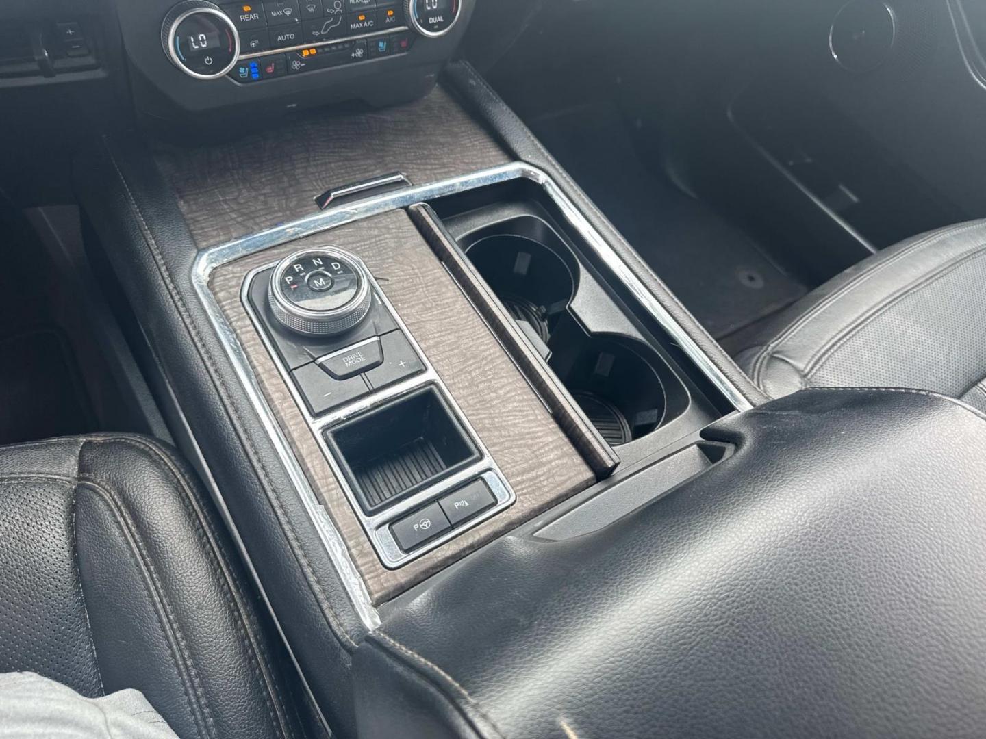 2020 Agate Black /Ebony Ford Expedition Max Limited 4x2 (1FMJK1KT0LE) , N/A transmission, located at 6904 Johnston St., Lafayette, LA, 70503, (337) 988-1960, 30.143589, -92.100601 - Photo#32