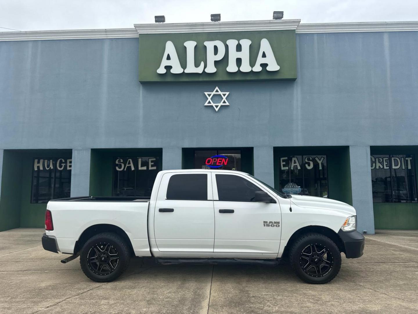 2017 Bright White Clearcoat /Diesel Gray/Black Ram 1500 Tradesman 4x2 Crew Cab 5'7 Box (1C6RR6KG9HS) , N/A transmission, located at 6904 Johnston St., Lafayette, LA, 70503, (337) 988-1960, 30.143589, -92.100601 - Photo#0