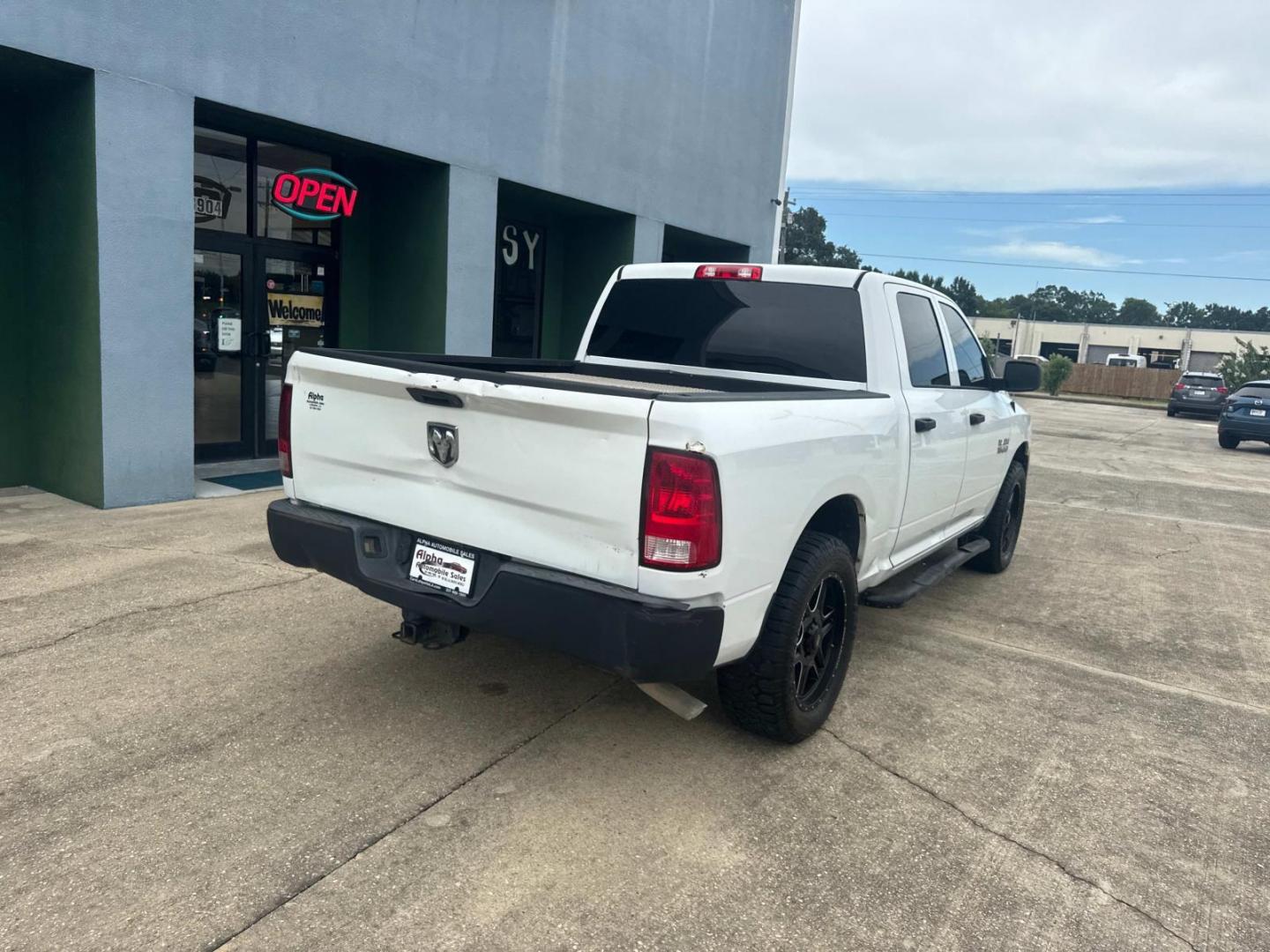 2017 Bright White Clearcoat /Diesel Gray/Black Ram 1500 Tradesman 4x2 Crew Cab 5'7 Box (1C6RR6KG9HS) , N/A transmission, located at 6904 Johnston St., Lafayette, LA, 70503, (337) 988-1960, 30.143589, -92.100601 - Photo#12