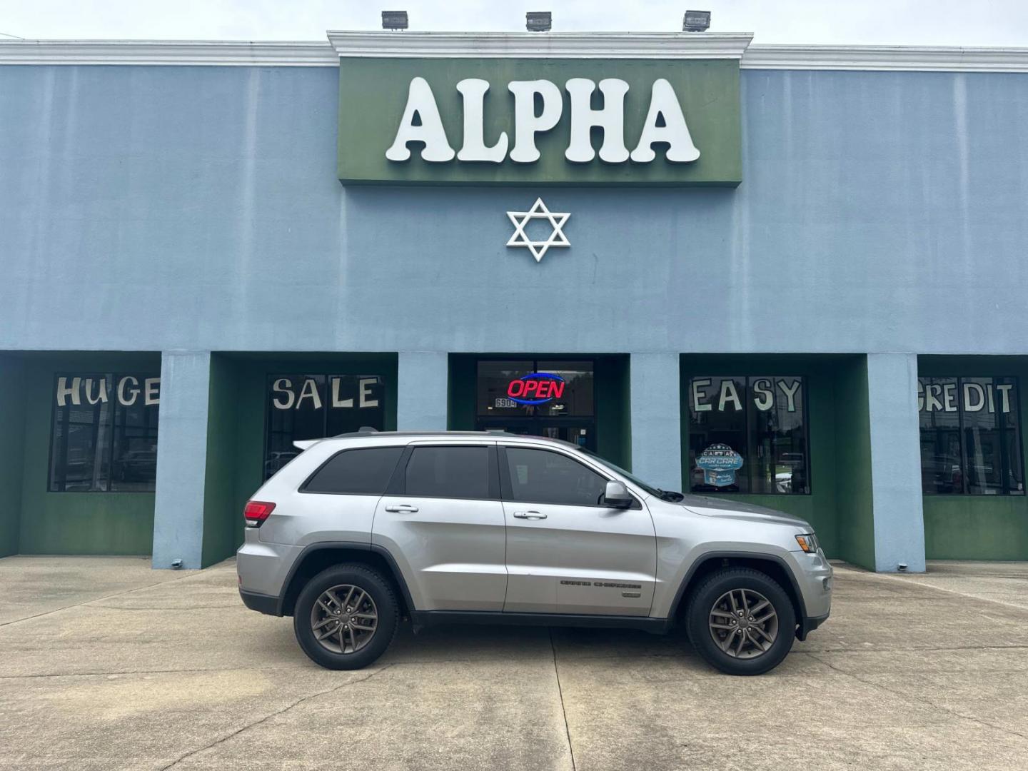 2017 Billet Silver Metallic Clearcoat /Black Jeep Grand Cherokee 75th Anniversary Edition 4x2 *Ltd Avail* (1C4RJEAG6HC) , N/A transmission, located at 6904 Johnston St., Lafayette, LA, 70503, (337) 988-1960, 30.143589, -92.100601 - Photo#0