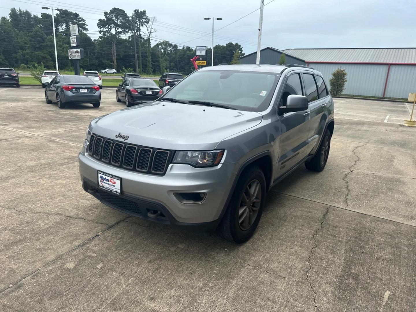 2017 Billet Silver Metallic Clearcoat /Black Jeep Grand Cherokee 75th Anniversary Edition 4x2 *Ltd Avail* (1C4RJEAG6HC) , N/A transmission, located at 6904 Johnston St., Lafayette, LA, 70503, (337) 988-1960, 30.143589, -92.100601 - Photo#4