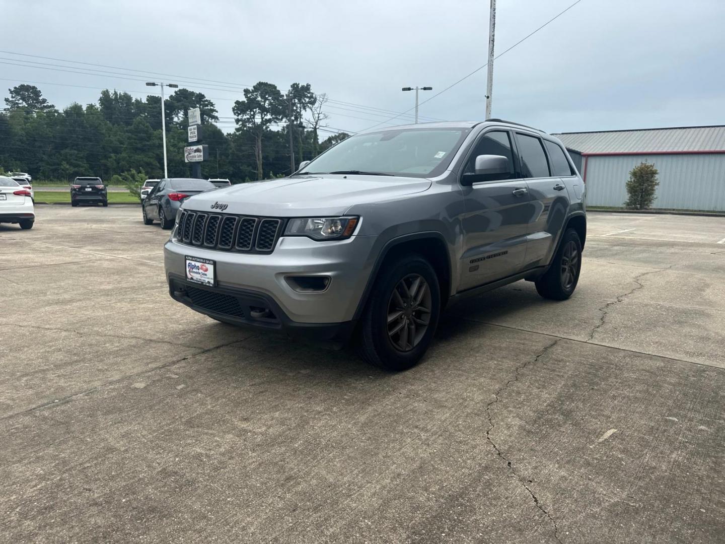 2017 Billet Silver Metallic Clearcoat /Black Jeep Grand Cherokee 75th Anniversary Edition 4x2 *Ltd Avail* (1C4RJEAG6HC) , N/A transmission, located at 6904 Johnston St., Lafayette, LA, 70503, (337) 988-1960, 30.143589, -92.100601 - Photo#5