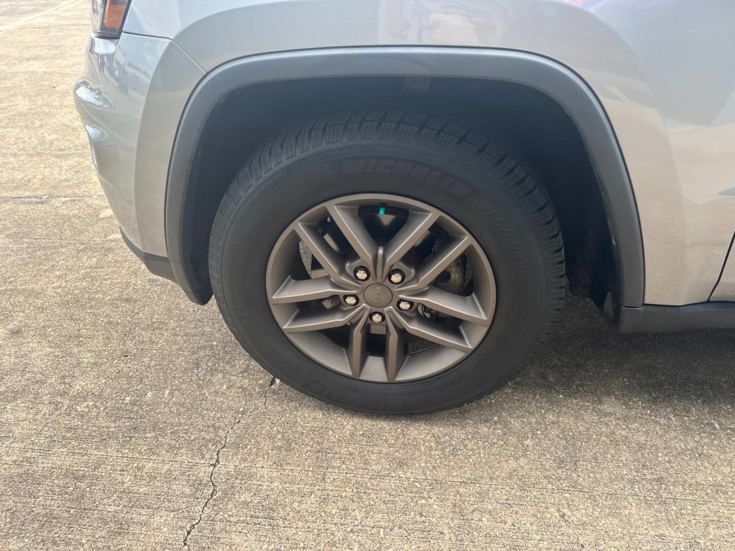 2017 Billet Silver Metallic Clearcoat /Black Jeep Grand Cherokee 75th Anniversary Edition 4x2 *Ltd Avail* (1C4RJEAG6HC) , N/A transmission, located at 6904 Johnston St., Lafayette, LA, 70503, (337) 988-1960, 30.143589, -92.100601 - Photo#6