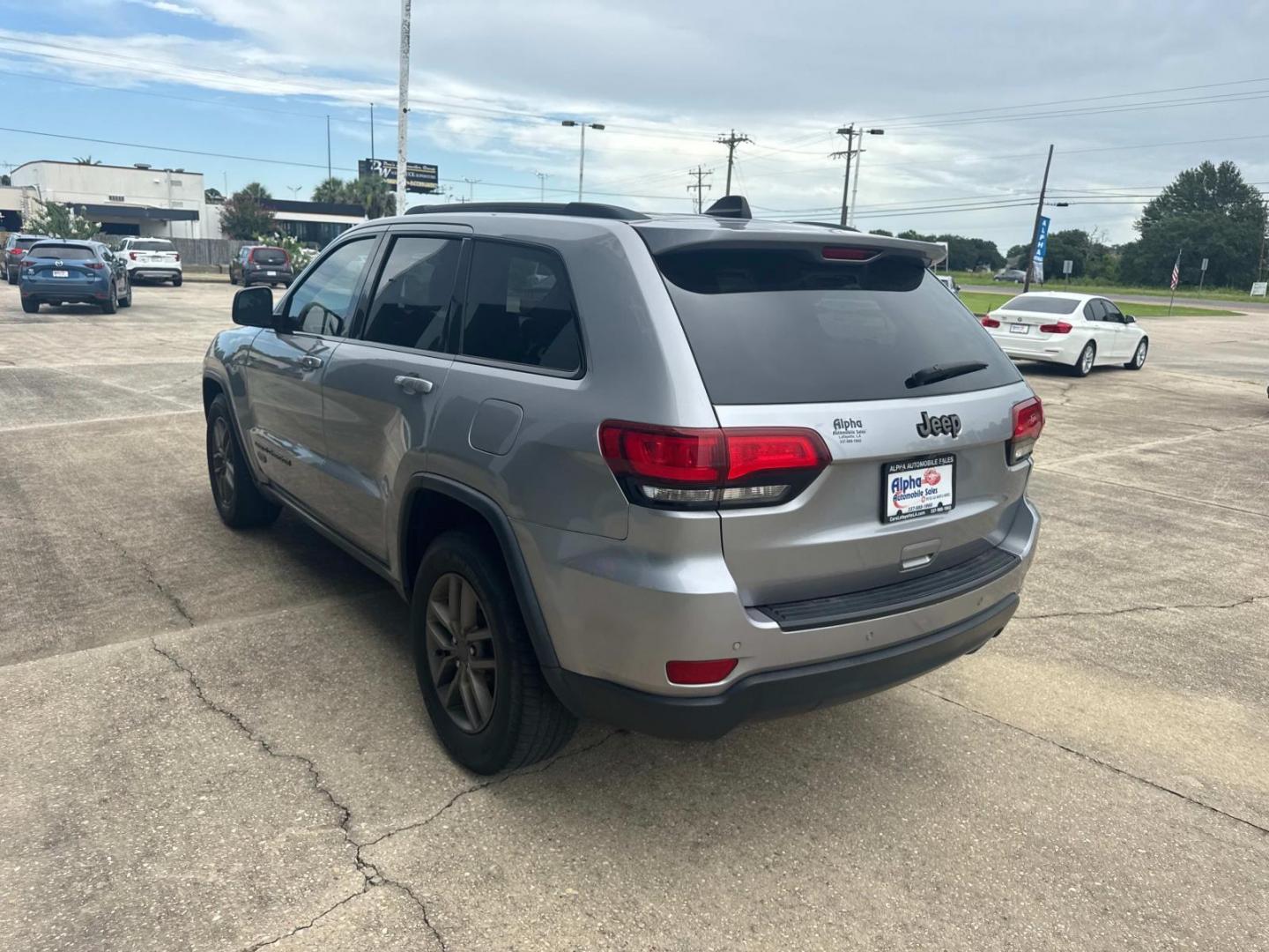 2017 Billet Silver Metallic Clearcoat /Black Jeep Grand Cherokee 75th Anniversary Edition 4x2 *Ltd Avail* (1C4RJEAG6HC) , N/A transmission, located at 6904 Johnston St., Lafayette, LA, 70503, (337) 988-1960, 30.143589, -92.100601 - Photo#7