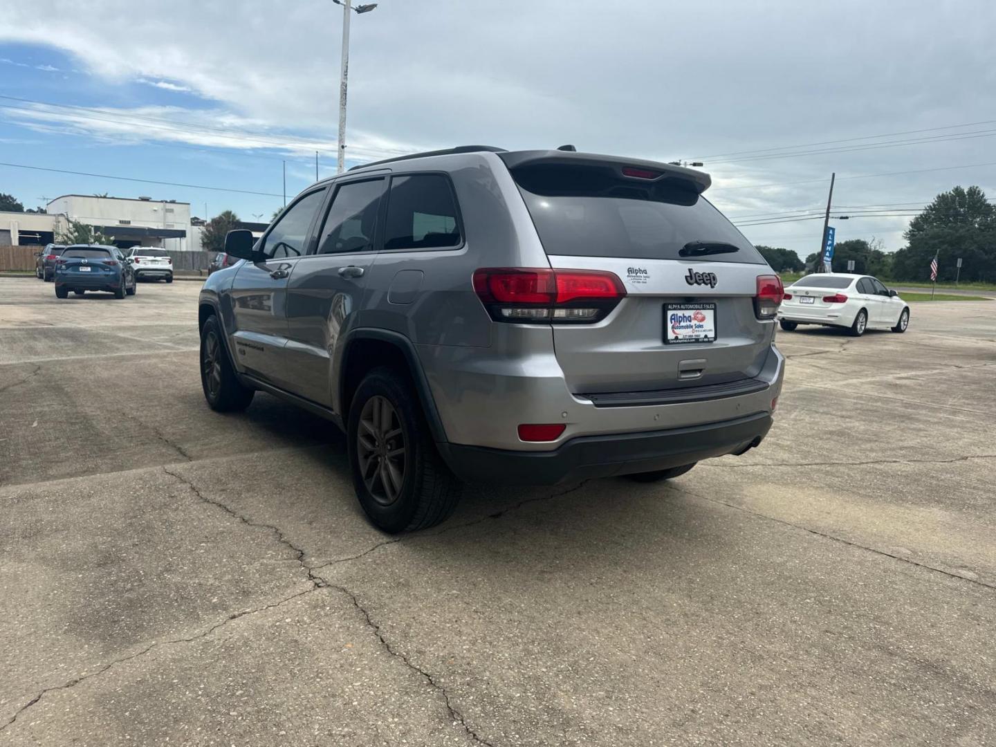 2017 Billet Silver Metallic Clearcoat /Black Jeep Grand Cherokee 75th Anniversary Edition 4x2 *Ltd Avail* (1C4RJEAG6HC) , N/A transmission, located at 6904 Johnston St., Lafayette, LA, 70503, (337) 988-1960, 30.143589, -92.100601 - Photo#8