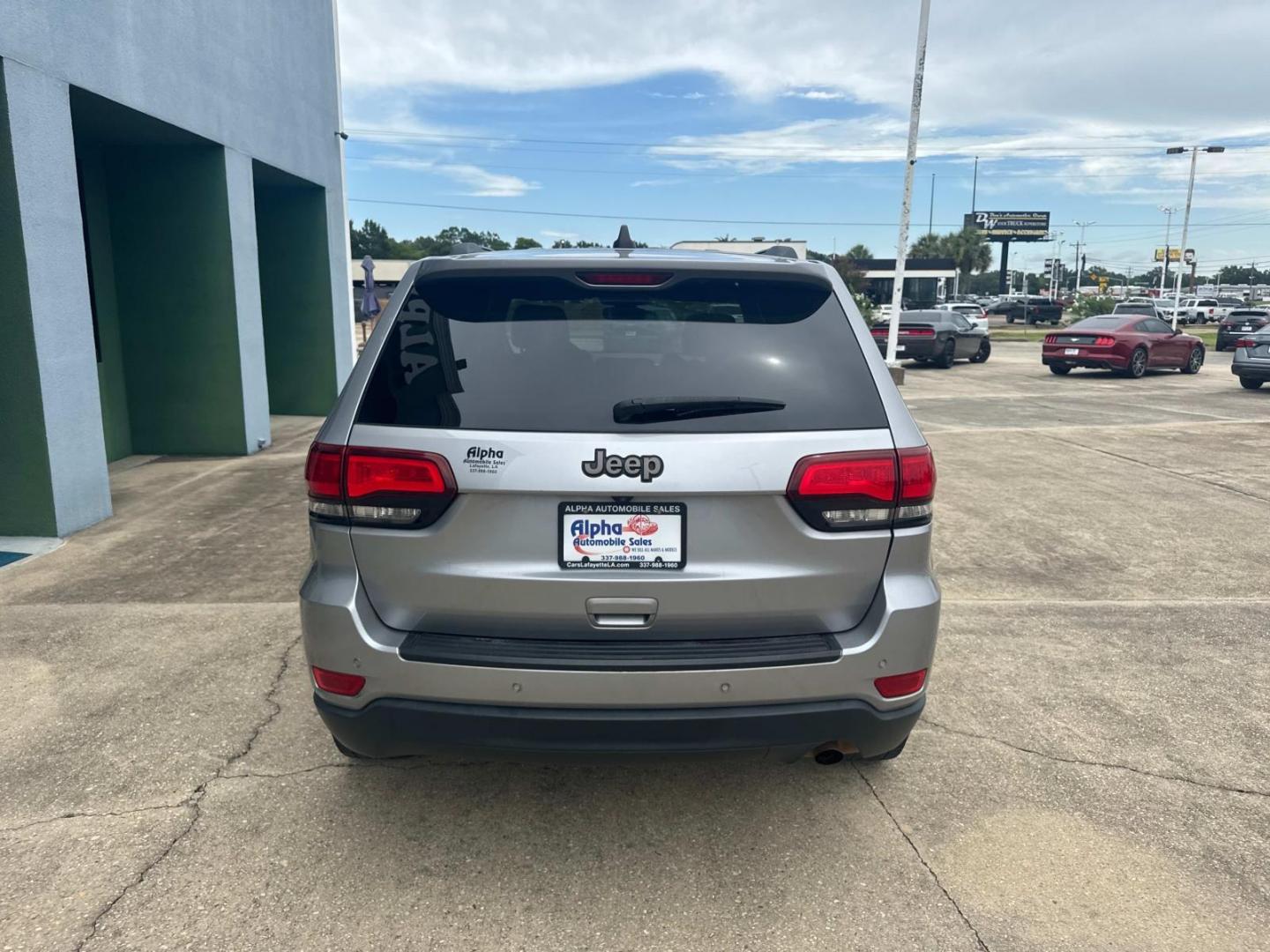 2017 Billet Silver Metallic Clearcoat /Black Jeep Grand Cherokee 75th Anniversary Edition 4x2 *Ltd Avail* (1C4RJEAG6HC) , N/A transmission, located at 6904 Johnston St., Lafayette, LA, 70503, (337) 988-1960, 30.143589, -92.100601 - Photo#9