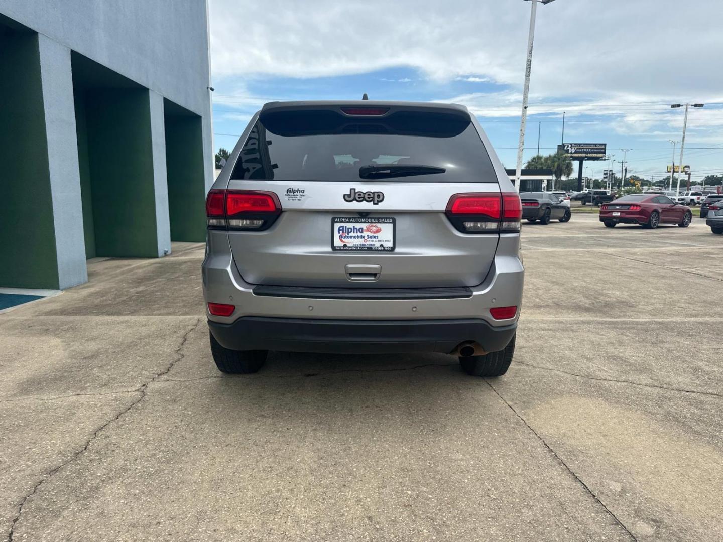 2017 Billet Silver Metallic Clearcoat /Black Jeep Grand Cherokee 75th Anniversary Edition 4x2 *Ltd Avail* (1C4RJEAG6HC) , N/A transmission, located at 6904 Johnston St., Lafayette, LA, 70503, (337) 988-1960, 30.143589, -92.100601 - Photo#10