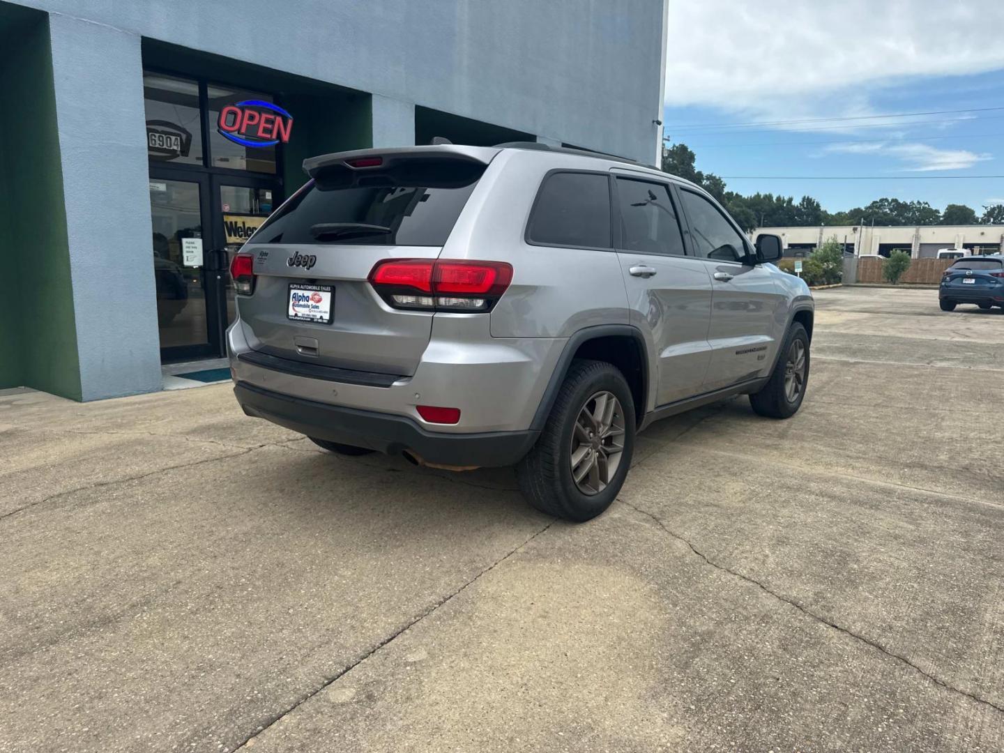 2017 Billet Silver Metallic Clearcoat /Black Jeep Grand Cherokee 75th Anniversary Edition 4x2 *Ltd Avail* (1C4RJEAG6HC) , N/A transmission, located at 6904 Johnston St., Lafayette, LA, 70503, (337) 988-1960, 30.143589, -92.100601 - Photo#12