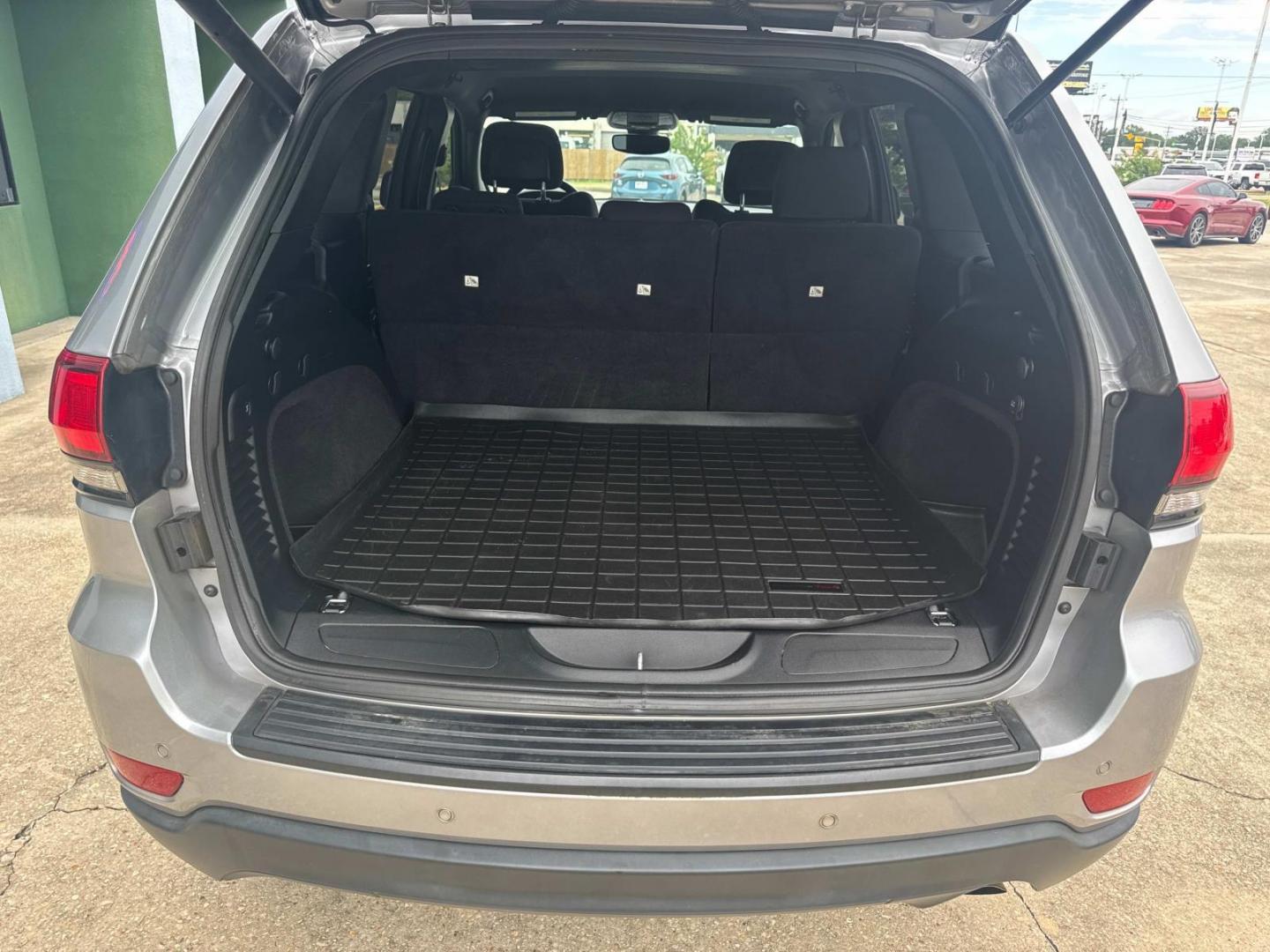 2017 Billet Silver Metallic Clearcoat /Black Jeep Grand Cherokee 75th Anniversary Edition 4x2 *Ltd Avail* (1C4RJEAG6HC) , N/A transmission, located at 6904 Johnston St., Lafayette, LA, 70503, (337) 988-1960, 30.143589, -92.100601 - Photo#13