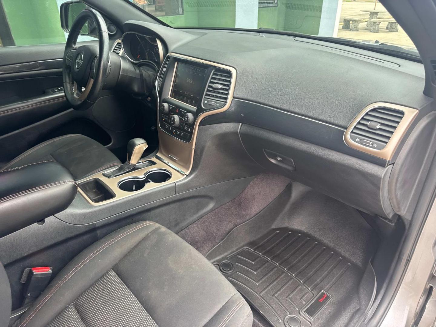 2017 Billet Silver Metallic Clearcoat /Black Jeep Grand Cherokee 75th Anniversary Edition 4x2 *Ltd Avail* (1C4RJEAG6HC) , N/A transmission, located at 6904 Johnston St., Lafayette, LA, 70503, (337) 988-1960, 30.143589, -92.100601 - Photo#16