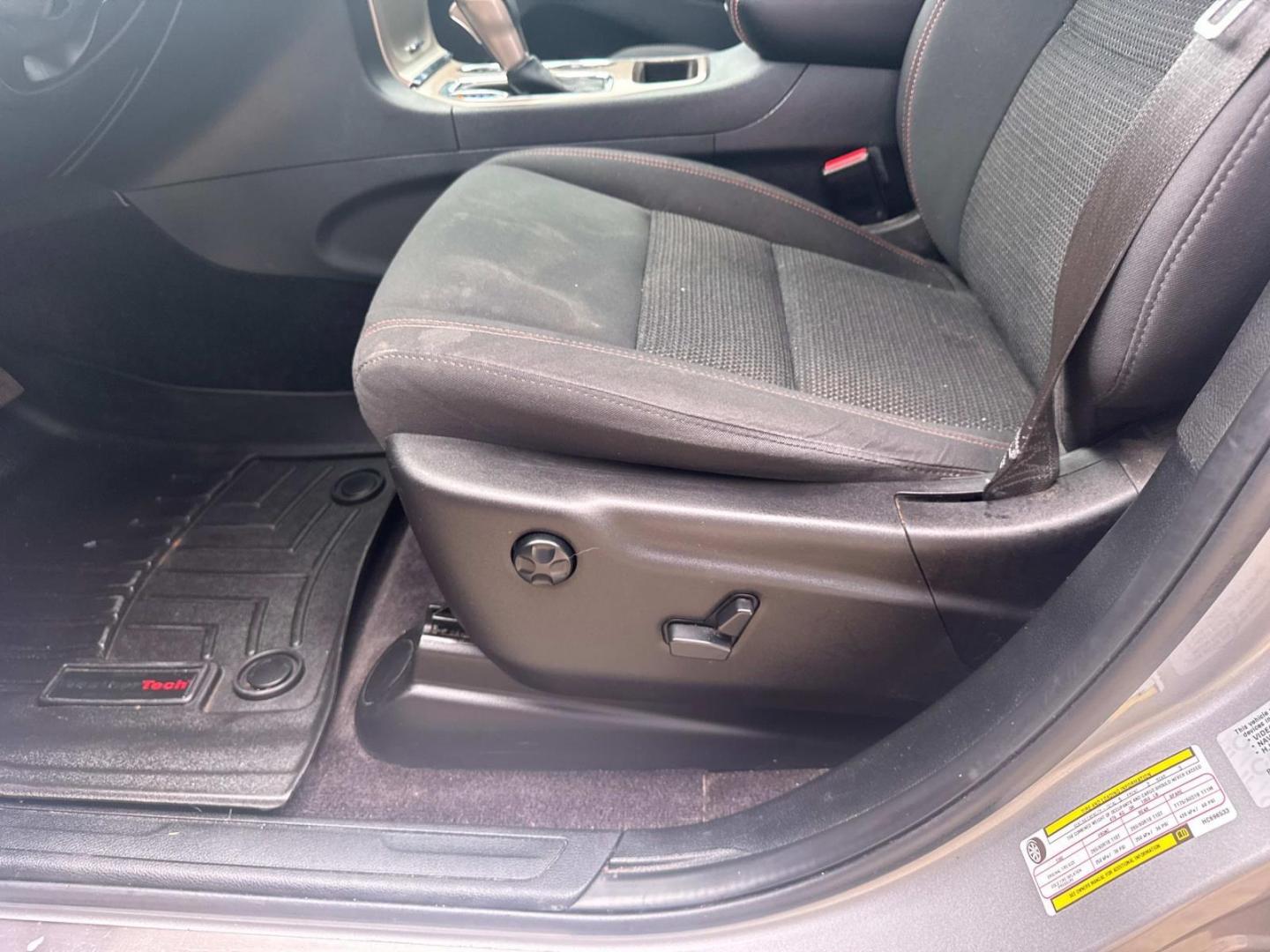 2017 Billet Silver Metallic Clearcoat /Black Jeep Grand Cherokee 75th Anniversary Edition 4x2 *Ltd Avail* (1C4RJEAG6HC) , N/A transmission, located at 6904 Johnston St., Lafayette, LA, 70503, (337) 988-1960, 30.143589, -92.100601 - Photo#21
