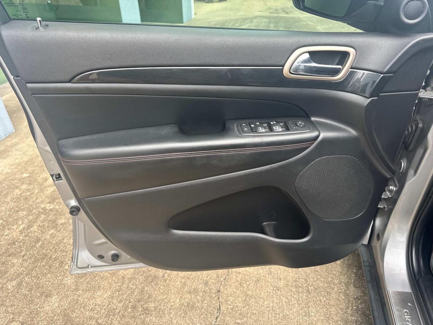 2017 Billet Silver Metallic Clearcoat /Black Jeep Grand Cherokee 75th Anniversary Edition 4x2 *Ltd Avail* (1C4RJEAG6HC) , N/A transmission, located at 6904 Johnston St., Lafayette, LA, 70503, (337) 988-1960, 30.143589, -92.100601 - Photo#23