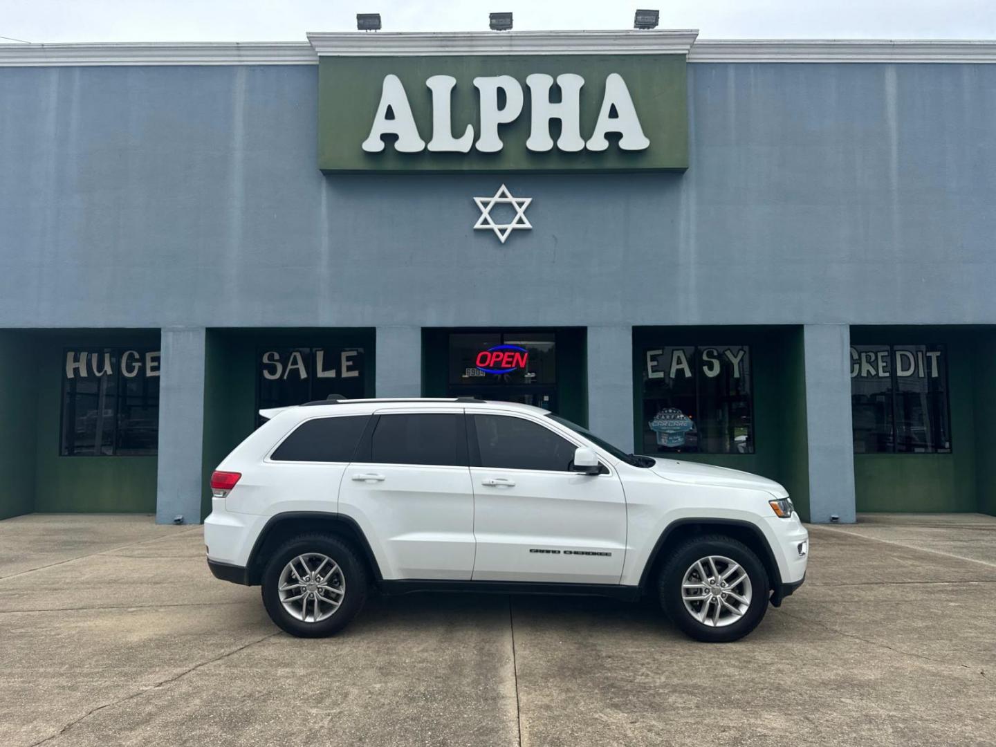 2017 Bright White Clearcoat /Black Jeep Grand Cherokee Laredo 4x2 (1C4RJEAG1HC) , N/A transmission, located at 6904 Johnston St., Lafayette, LA, 70503, (337) 988-1960, 30.143589, -92.100601 - Photo#0
