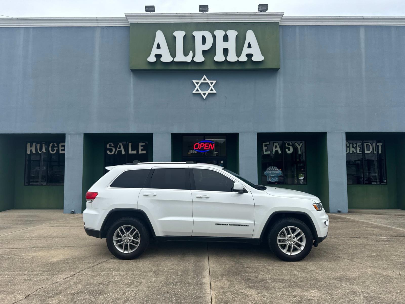 photo of 2017 Jeep Grand Cherokee Laredo 4x2