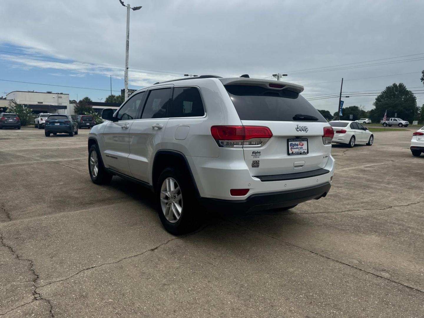 2017 Bright White Clearcoat /Black Jeep Grand Cherokee Laredo 4x2 (1C4RJEAG1HC) , N/A transmission, located at 6904 Johnston St., Lafayette, LA, 70503, (337) 988-1960, 30.143589, -92.100601 - Photo#8