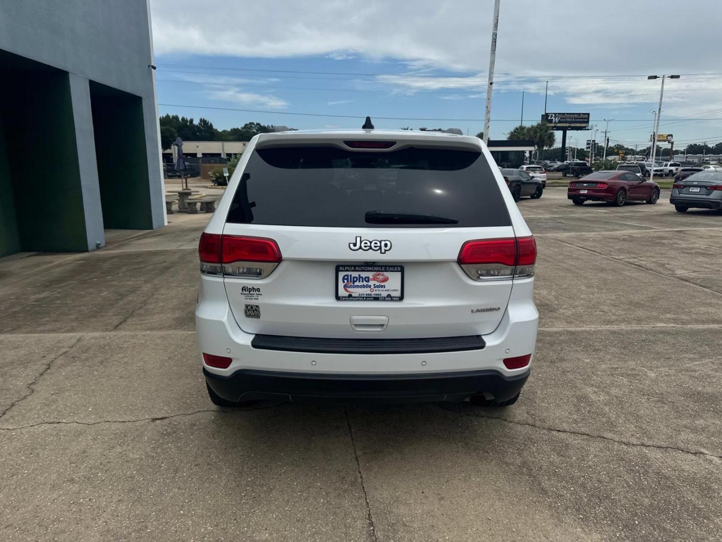 2017 Bright White Clearcoat /Black Jeep Grand Cherokee Laredo 4x2 (1C4RJEAG1HC) , N/A transmission, located at 6904 Johnston St., Lafayette, LA, 70503, (337) 988-1960, 30.143589, -92.100601 - Photo#9