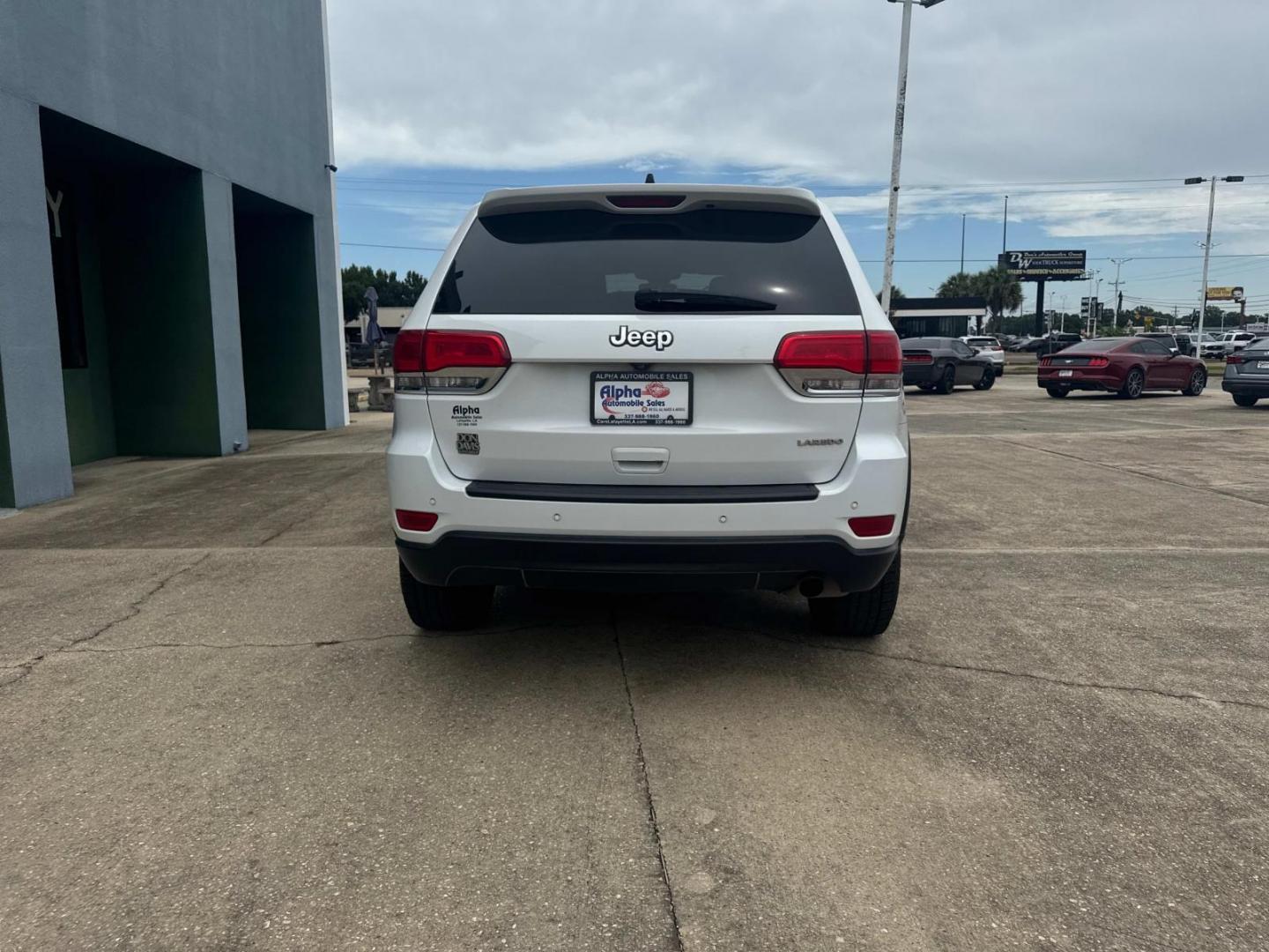 2017 Bright White Clearcoat /Black Jeep Grand Cherokee Laredo 4x2 (1C4RJEAG1HC) , N/A transmission, located at 6904 Johnston St., Lafayette, LA, 70503, (337) 988-1960, 30.143589, -92.100601 - Photo#10
