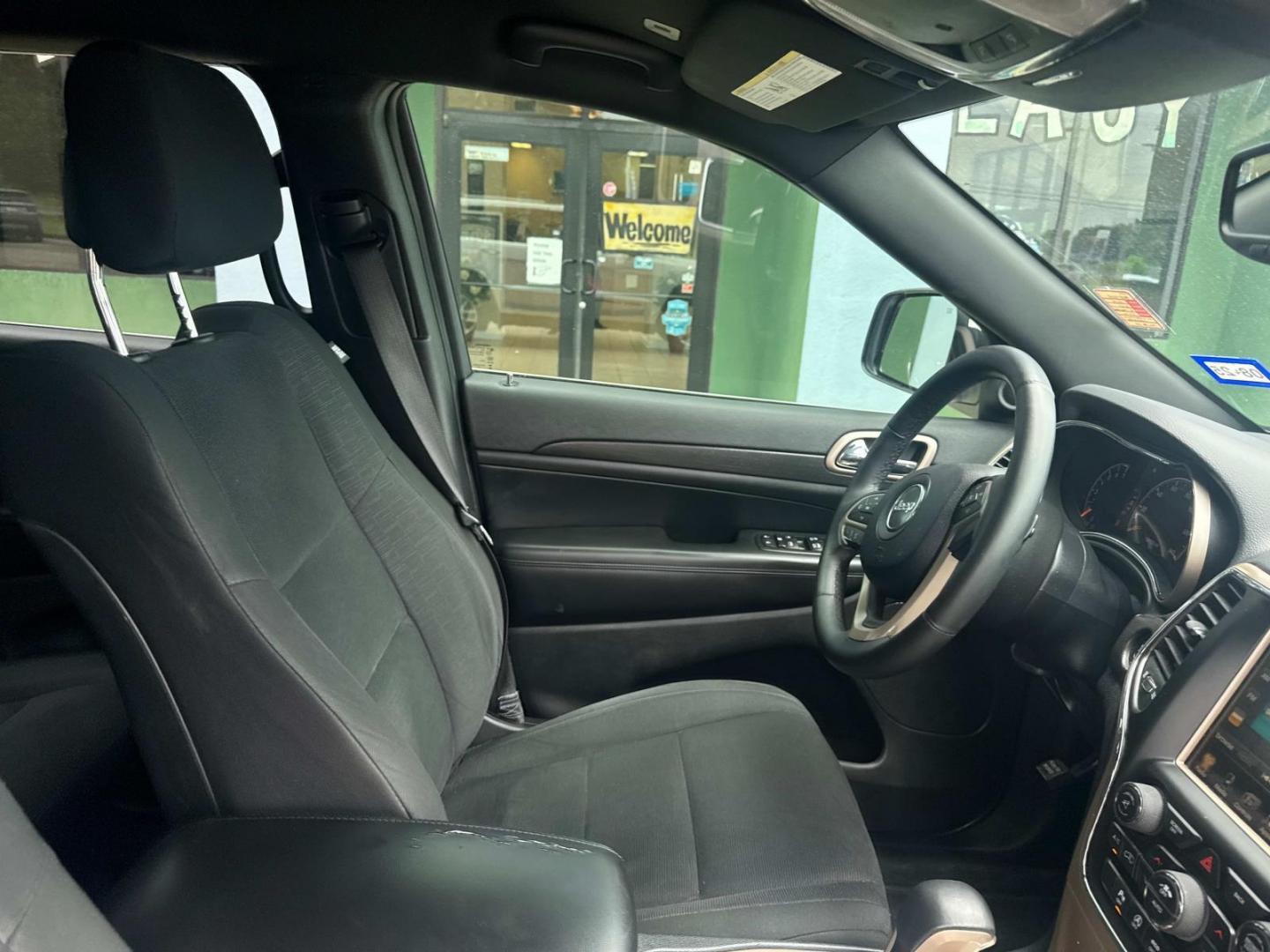 2017 Bright White Clearcoat /Black Jeep Grand Cherokee Laredo 4x2 (1C4RJEAG1HC) , N/A transmission, located at 6904 Johnston St., Lafayette, LA, 70503, (337) 988-1960, 30.143589, -92.100601 - Photo#15