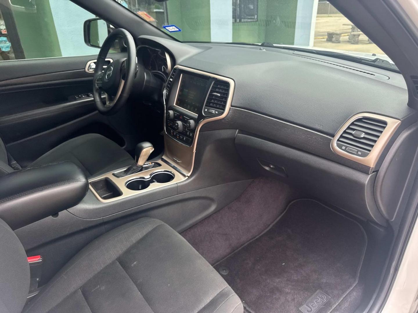 2017 Bright White Clearcoat /Black Jeep Grand Cherokee Laredo 4x2 (1C4RJEAG1HC) , N/A transmission, located at 6904 Johnston St., Lafayette, LA, 70503, (337) 988-1960, 30.143589, -92.100601 - Photo#17