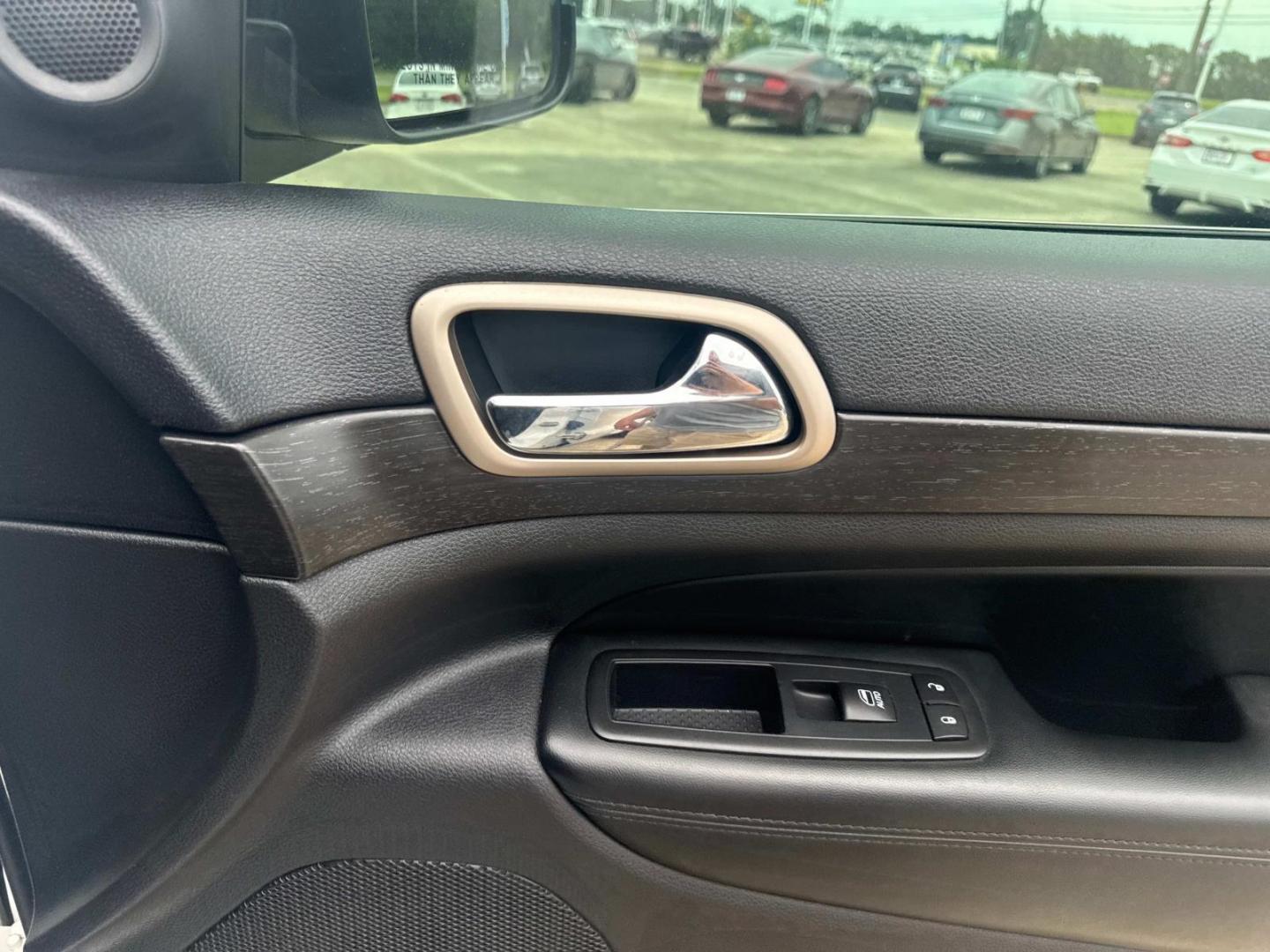 2017 Bright White Clearcoat /Black Jeep Grand Cherokee Laredo 4x2 (1C4RJEAG1HC) , N/A transmission, located at 6904 Johnston St., Lafayette, LA, 70503, (337) 988-1960, 30.143589, -92.100601 - Photo#19