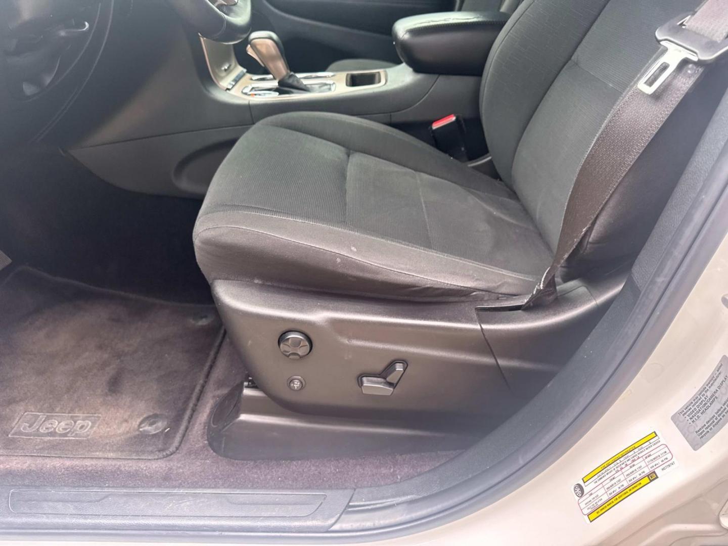 2017 Bright White Clearcoat /Black Jeep Grand Cherokee Laredo 4x2 (1C4RJEAG1HC) , N/A transmission, located at 6904 Johnston St., Lafayette, LA, 70503, (337) 988-1960, 30.143589, -92.100601 - Photo#22