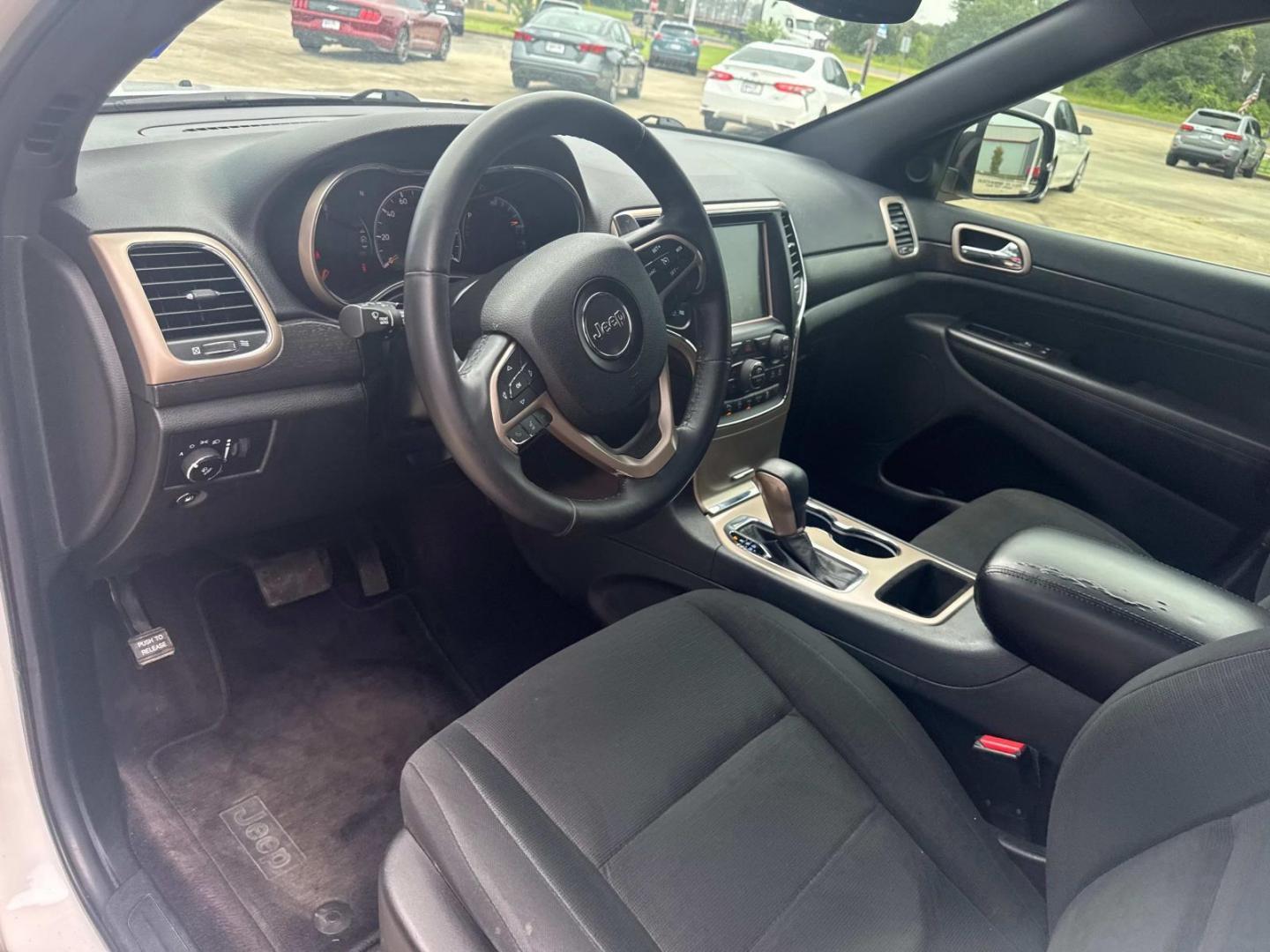 2017 Bright White Clearcoat /Black Jeep Grand Cherokee Laredo 4x2 (1C4RJEAG1HC) , N/A transmission, located at 6904 Johnston St., Lafayette, LA, 70503, (337) 988-1960, 30.143589, -92.100601 - Photo#23