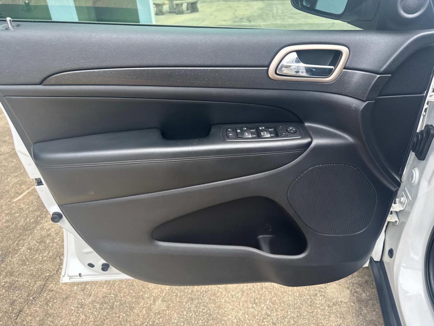 2017 Bright White Clearcoat /Black Jeep Grand Cherokee Laredo 4x2 (1C4RJEAG1HC) , N/A transmission, located at 6904 Johnston St., Lafayette, LA, 70503, (337) 988-1960, 30.143589, -92.100601 - Photo#24