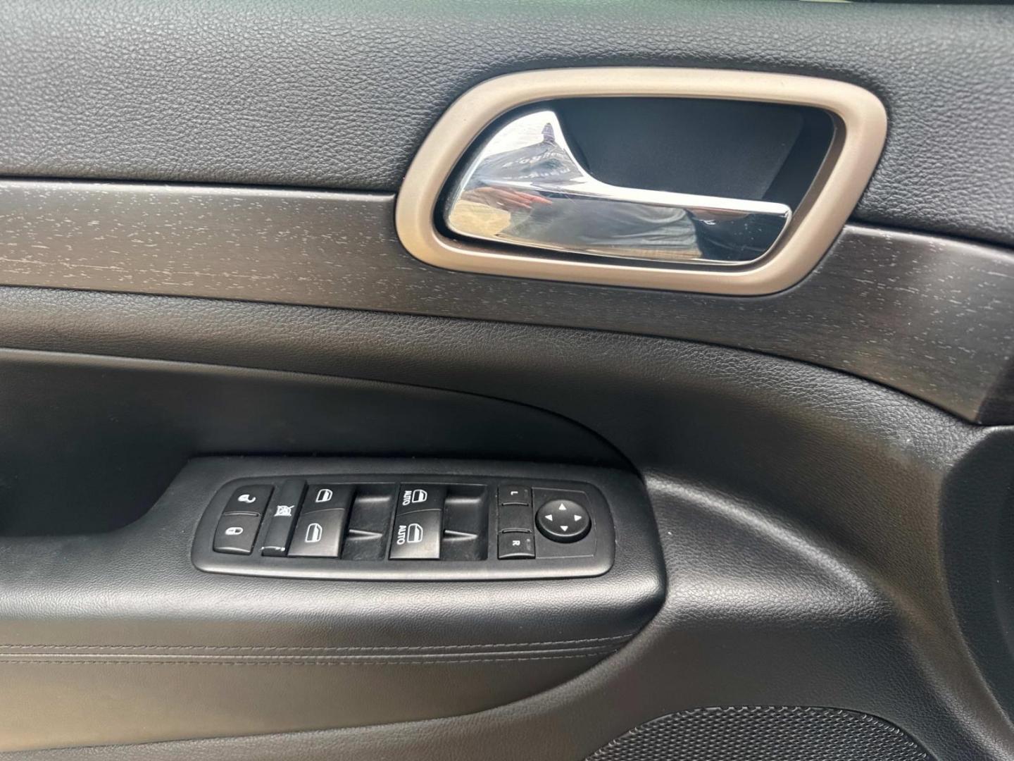 2017 Bright White Clearcoat /Black Jeep Grand Cherokee Laredo 4x2 (1C4RJEAG1HC) , N/A transmission, located at 6904 Johnston St., Lafayette, LA, 70503, (337) 988-1960, 30.143589, -92.100601 - Photo#25