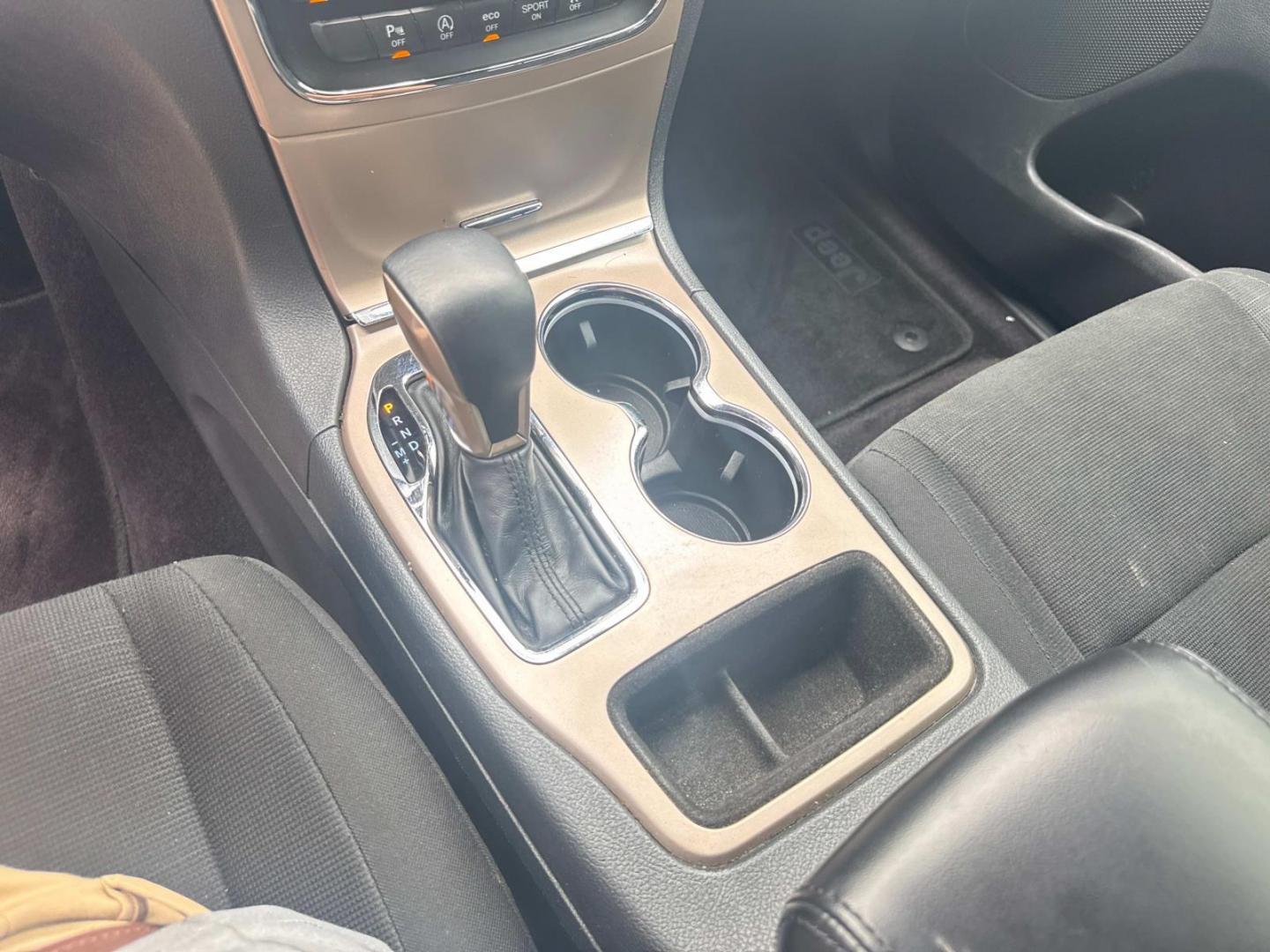 2017 Bright White Clearcoat /Black Jeep Grand Cherokee Laredo 4x2 (1C4RJEAG1HC) , N/A transmission, located at 6904 Johnston St., Lafayette, LA, 70503, (337) 988-1960, 30.143589, -92.100601 - Photo#30