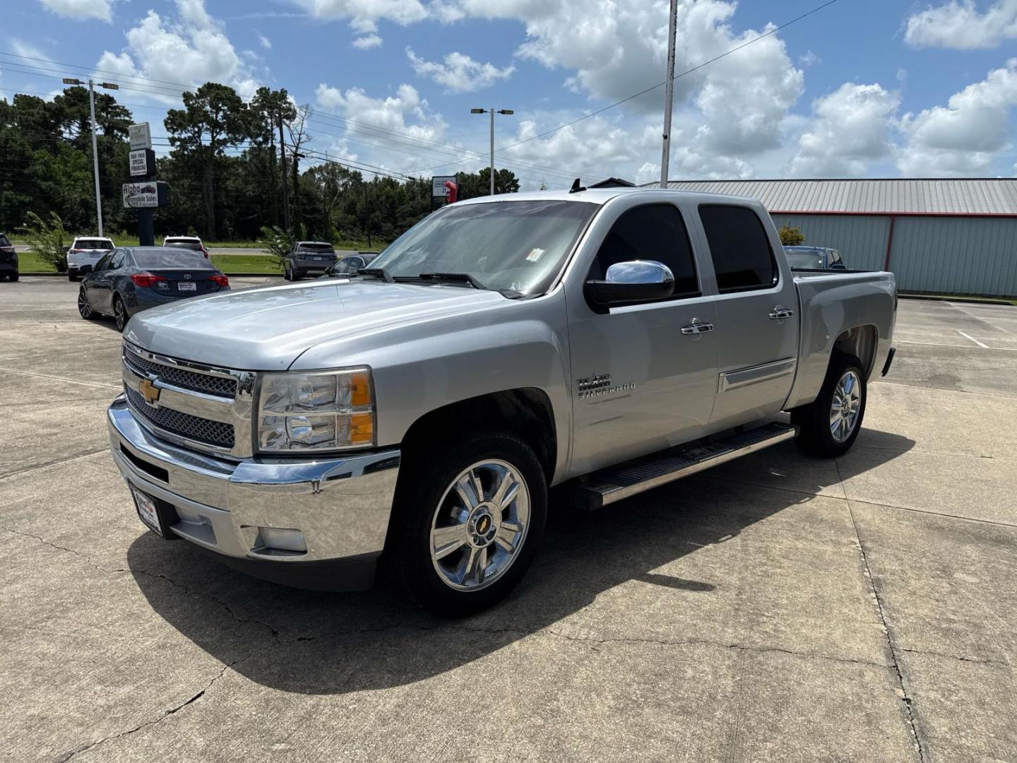 2013 Silver Ice Metallic /Ebony Chevrolet Silverado 1500 2WD Crew Cab 143.5 LT (3GCPCSE01DG) , Automatic transmission, located at 6904 Johnston St., Lafayette, LA, 70503, (337) 988-1960, 30.143589, -92.100601 - Photo#2