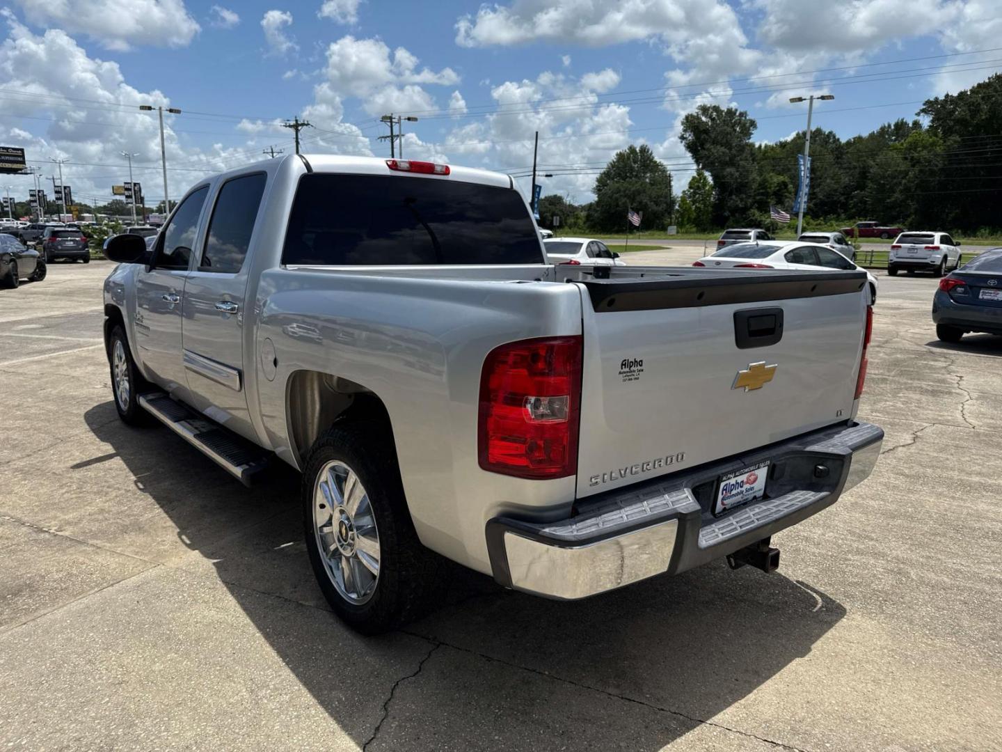 2013 Silver Ice Metallic /Ebony Chevrolet Silverado 1500 2WD Crew Cab 143.5 LT (3GCPCSE01DG) , Automatic transmission, located at 6904 Johnston St., Lafayette, LA, 70503, (337) 988-1960, 30.143589, -92.100601 - Photo#4