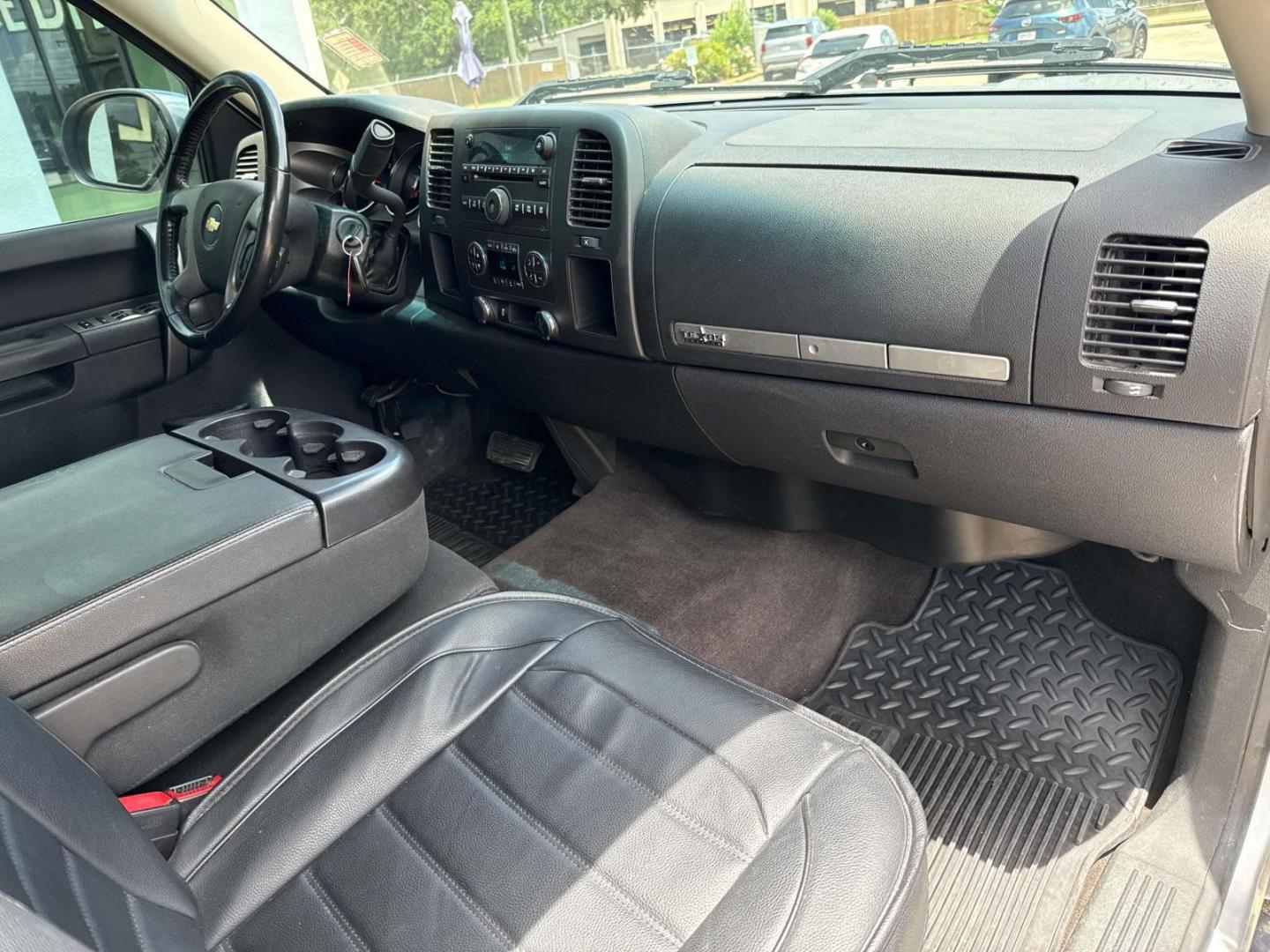 2013 Silver Ice Metallic /Ebony Chevrolet Silverado 1500 2WD Crew Cab 143.5 LT (3GCPCSE01DG) , Automatic transmission, located at 6904 Johnston St., Lafayette, LA, 70503, (337) 988-1960, 30.143589, -92.100601 - Photo#10