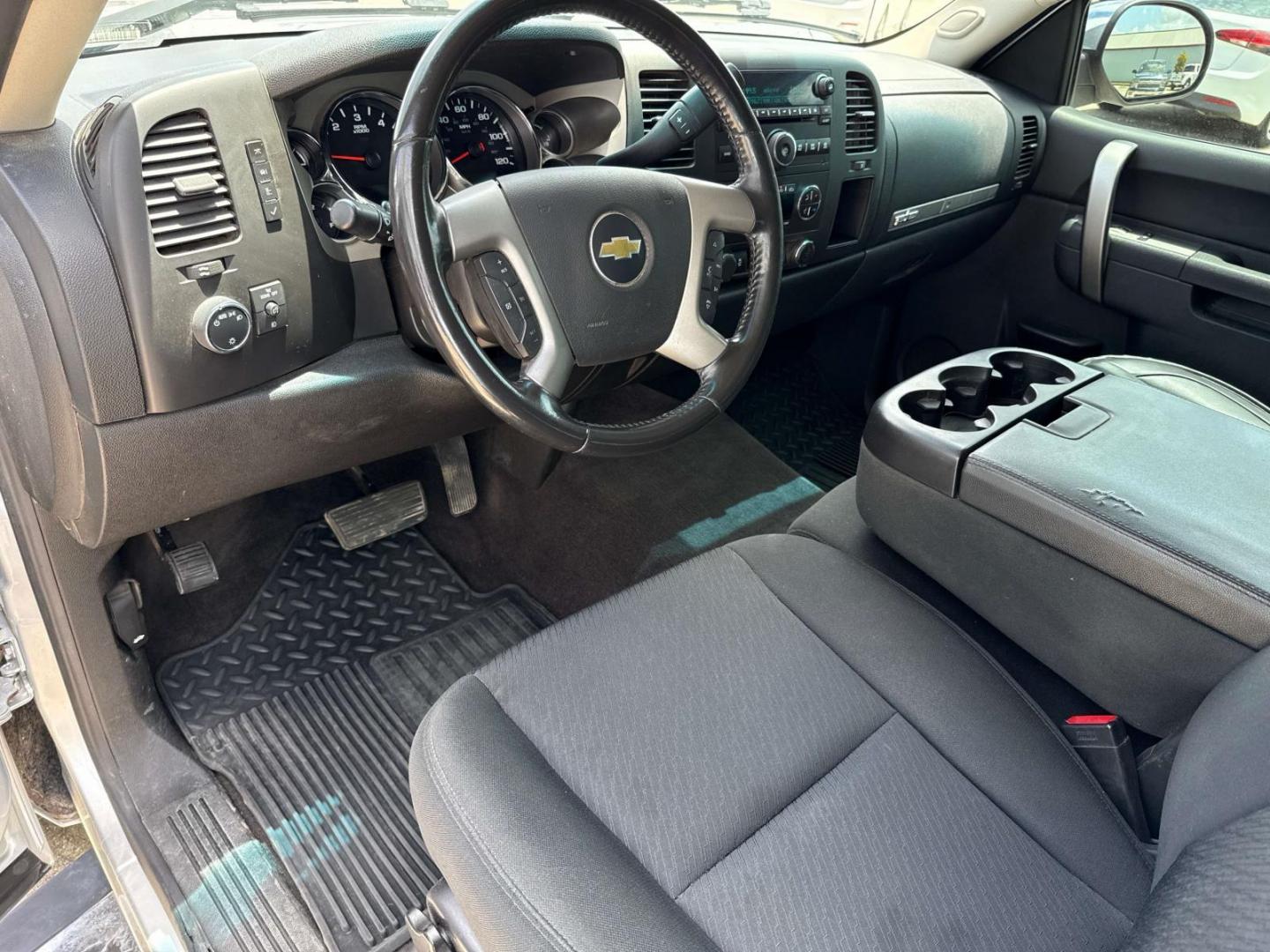 2013 Silver Ice Metallic /Ebony Chevrolet Silverado 1500 2WD Crew Cab 143.5 LT (3GCPCSE01DG) , Automatic transmission, located at 6904 Johnston St., Lafayette, LA, 70503, (337) 988-1960, 30.143589, -92.100601 - Photo#17