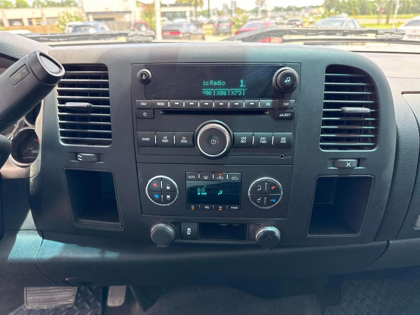 2013 Silver Ice Metallic /Ebony Chevrolet Silverado 1500 2WD Crew Cab 143.5 LT (3GCPCSE01DG) , Automatic transmission, located at 6904 Johnston St., Lafayette, LA, 70503, (337) 988-1960, 30.143589, -92.100601 - Photo#22